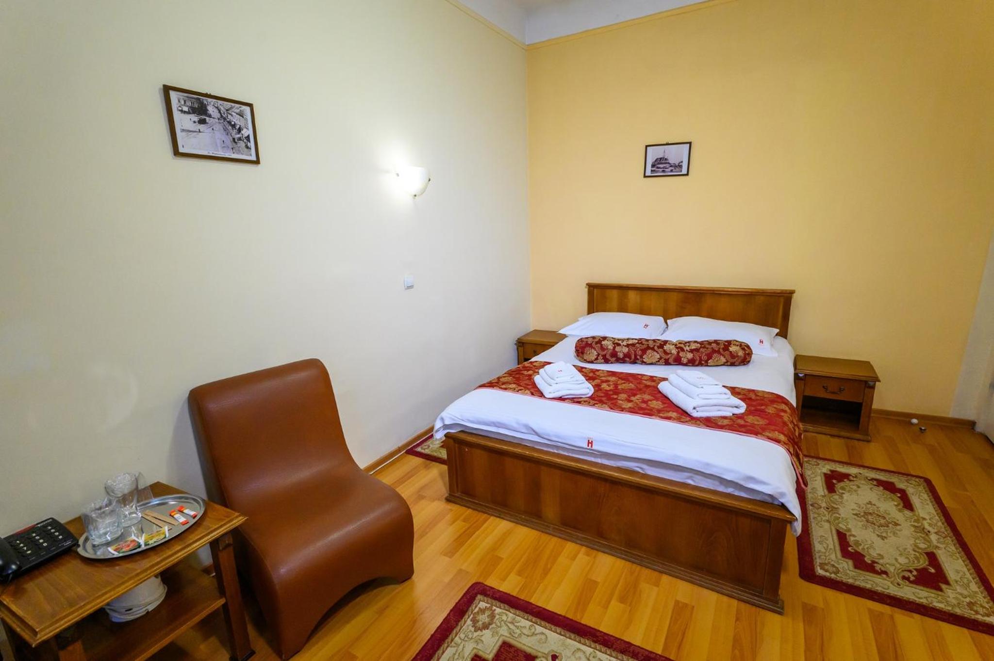 Double Room - Photo 4