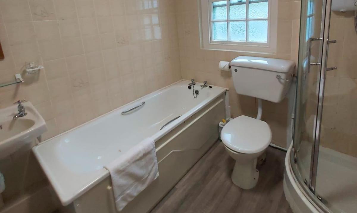 Three-Bedroom House photo 3
