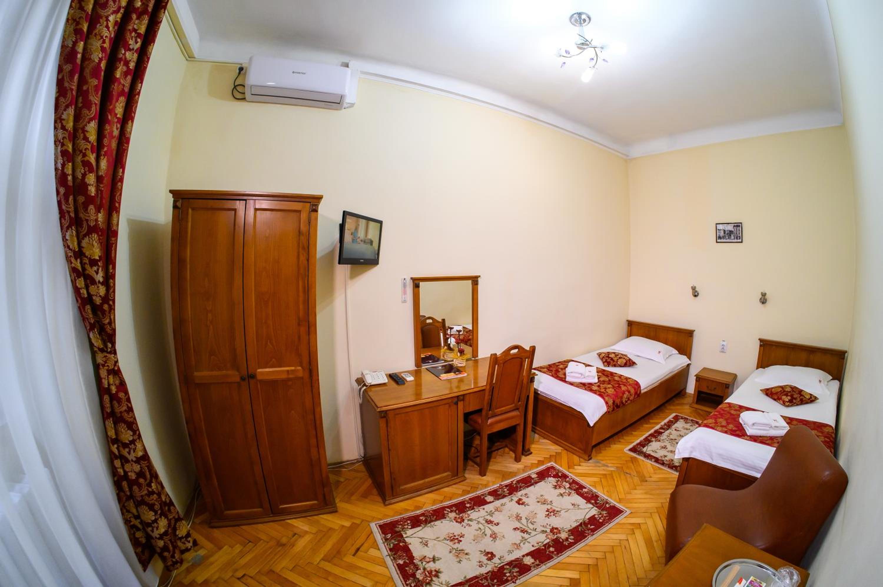 Superior Double or Twin Room - Photo 12