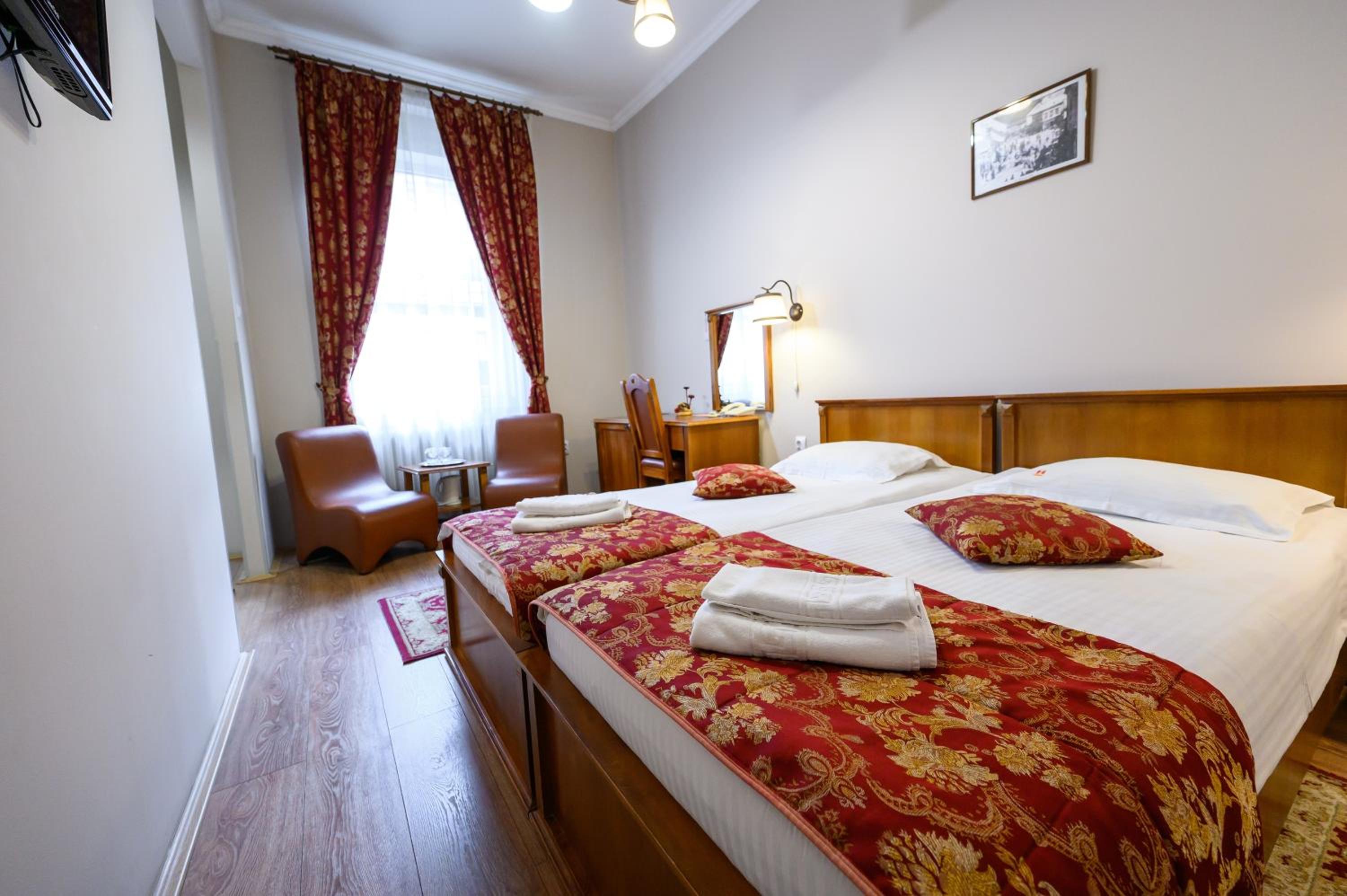 Superior Double or Twin Room - Photo 10