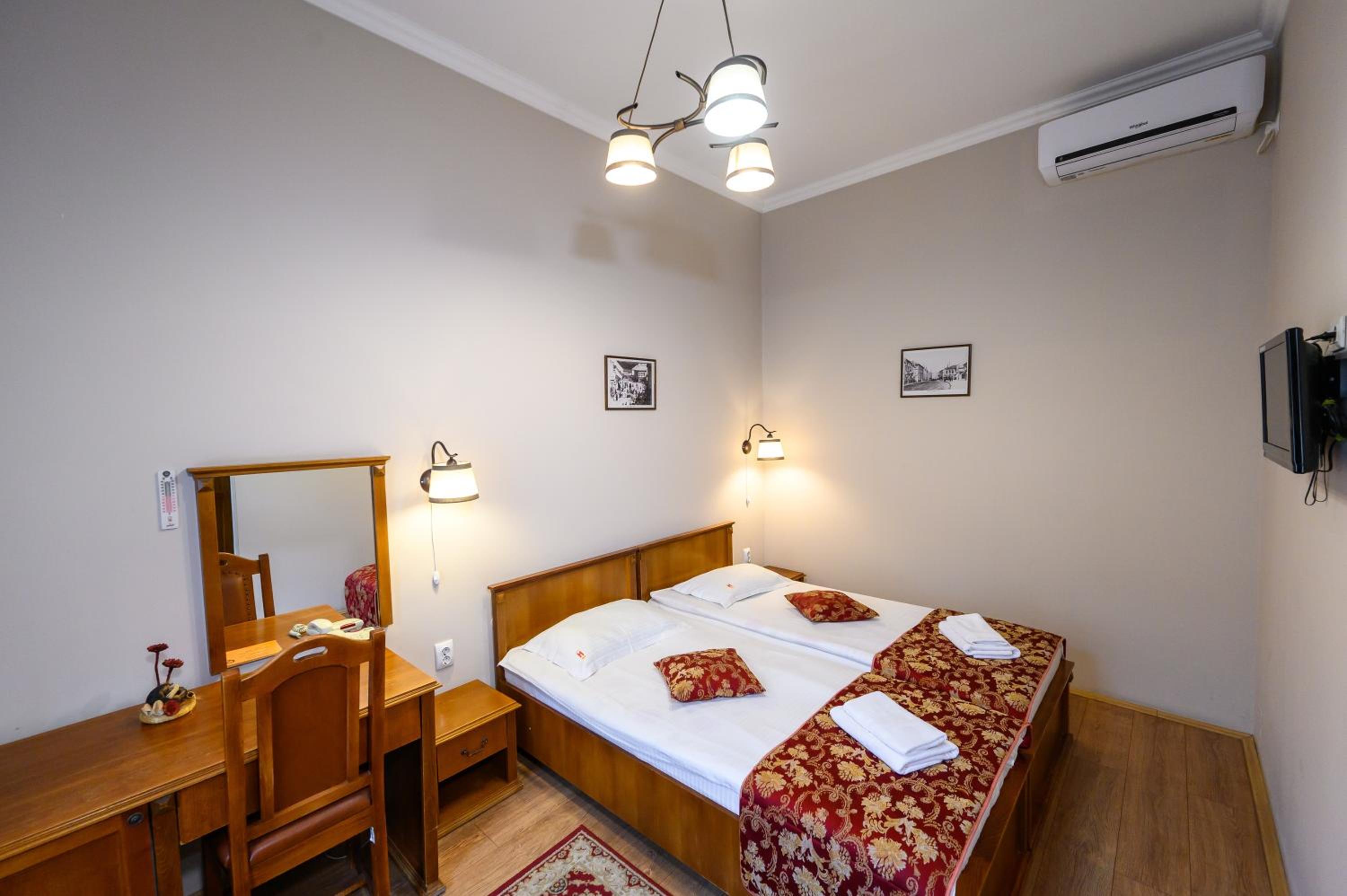 Superior Double or Twin Room - Photo 11