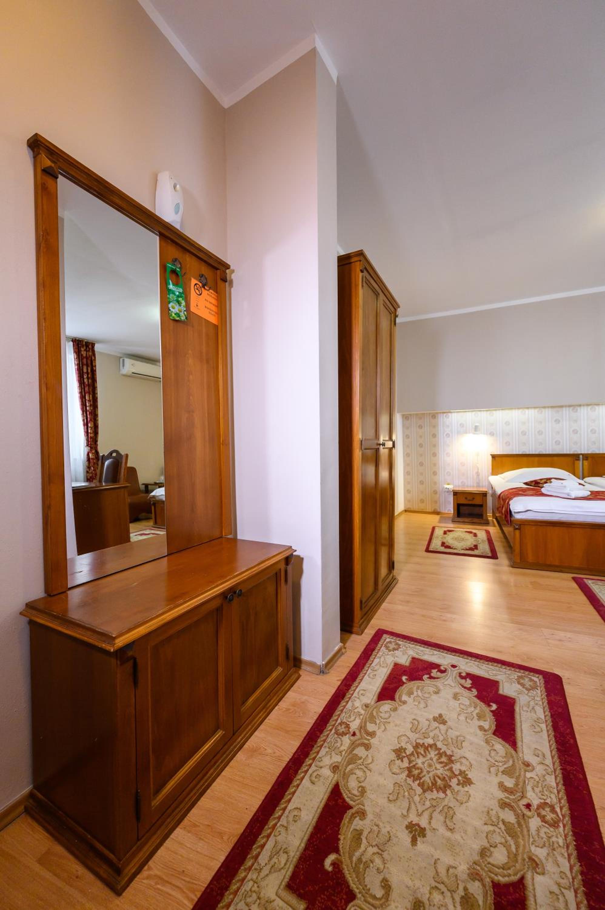 Superior Double or Twin Room - Photo 6