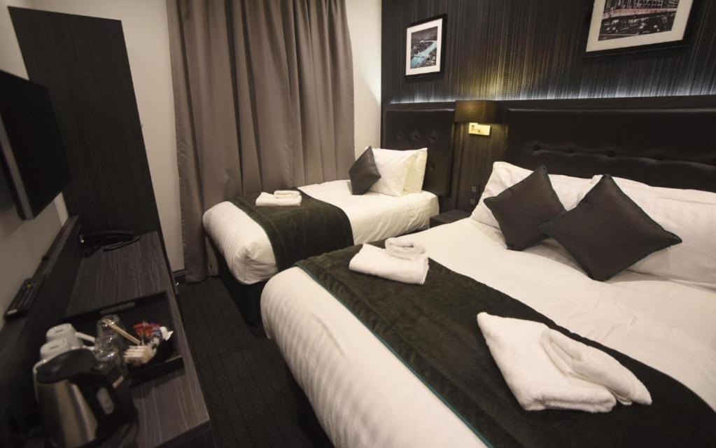 Double Room with Extra Bed photo 2