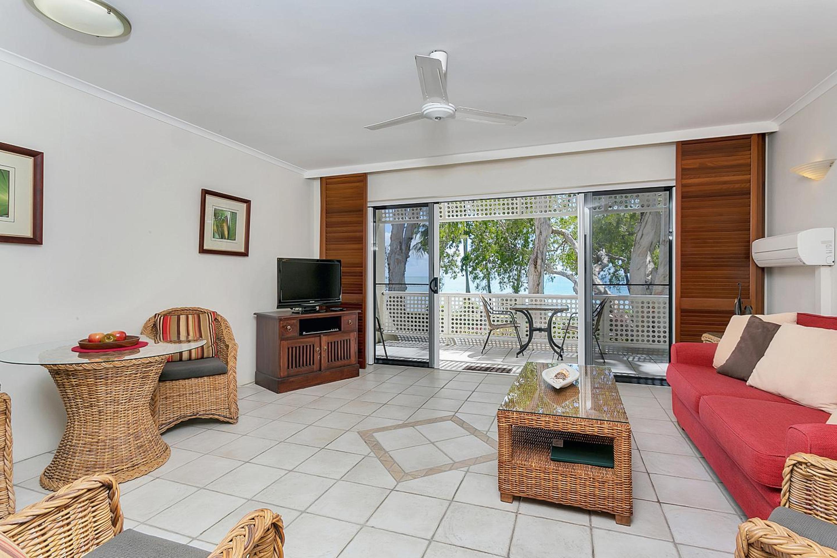 One-Bedroom Apartment with Ocean View photo 2