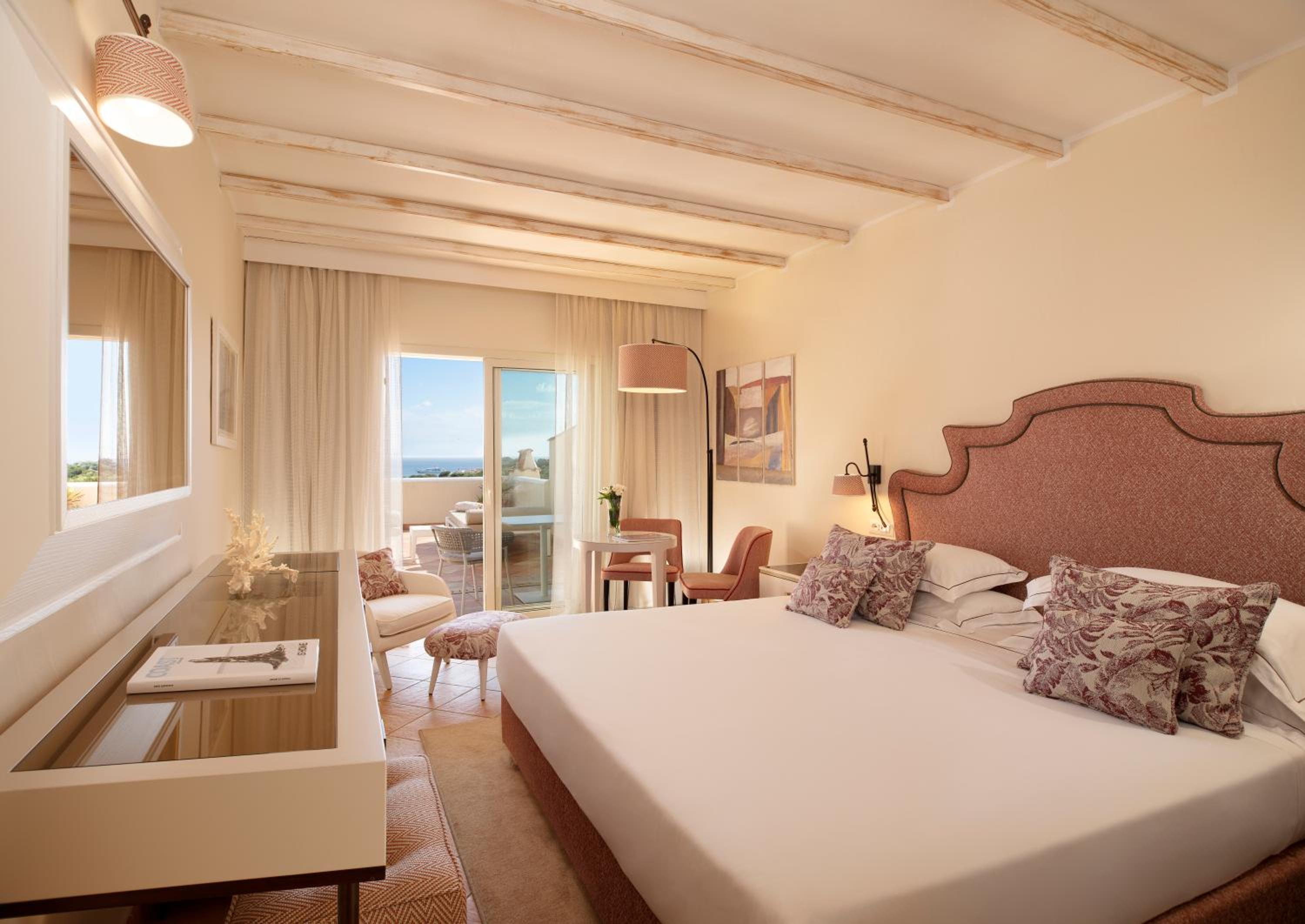 Luxury Suite - Photo 5