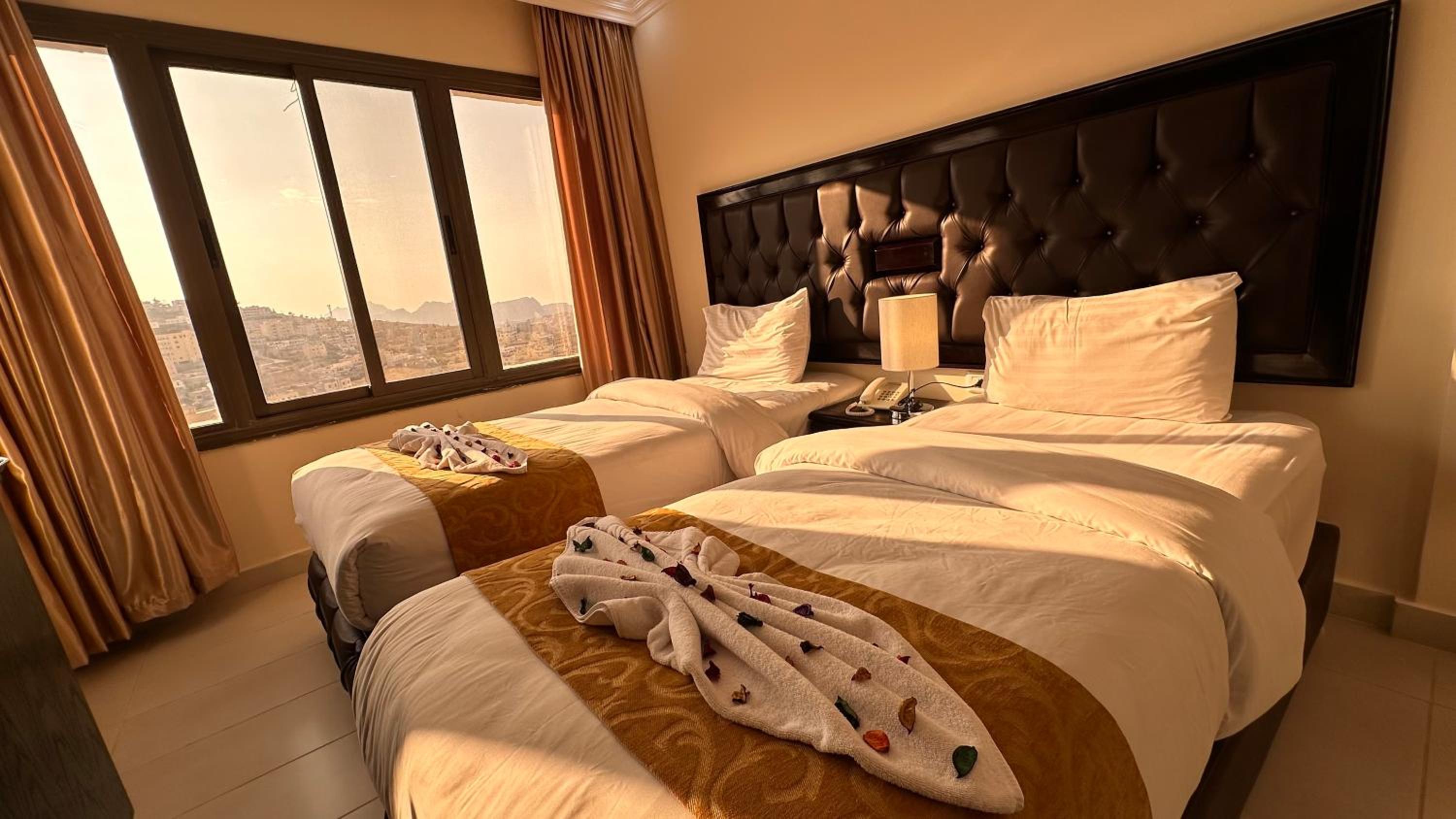 Twin Room - Photo 3