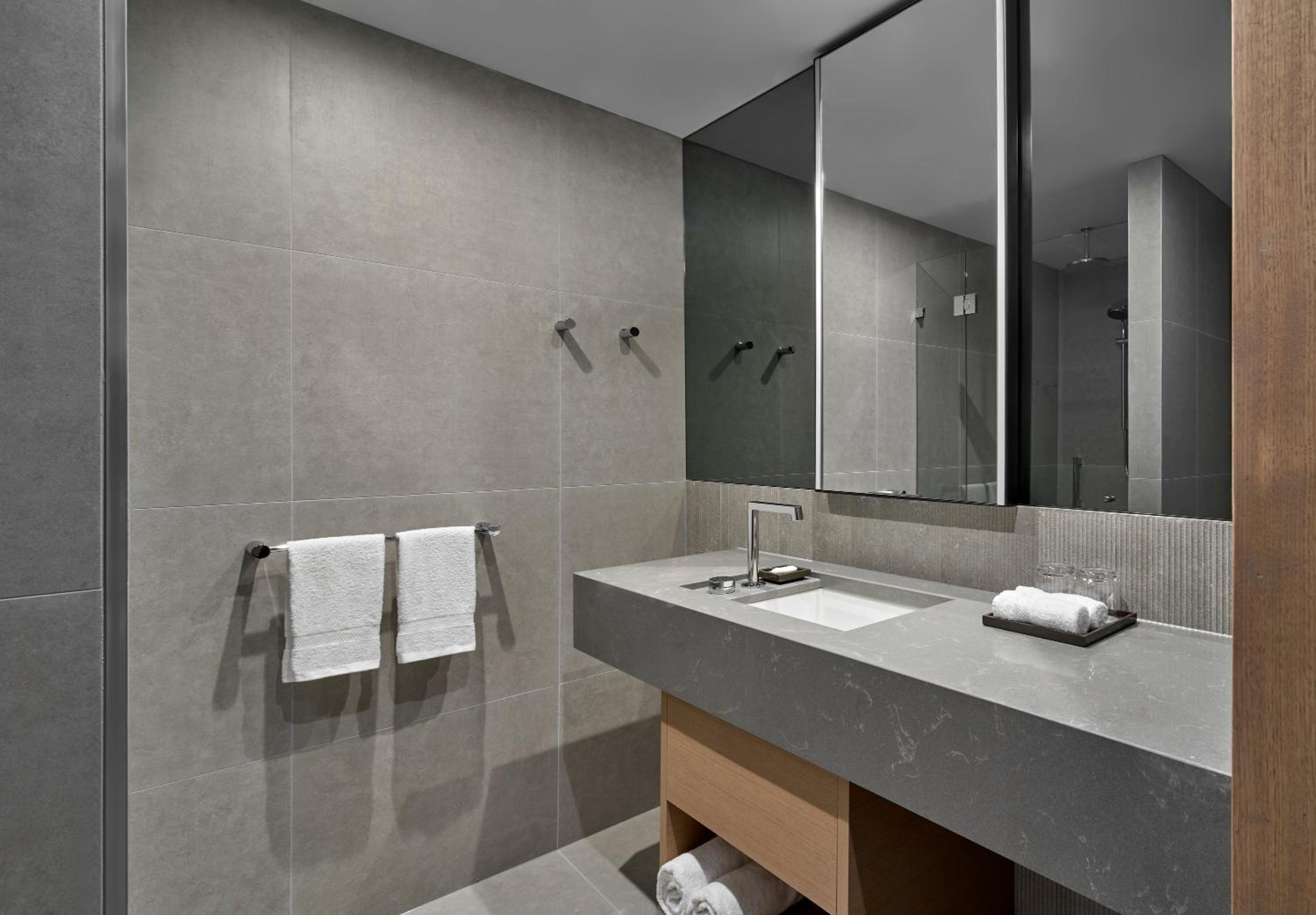 King Suite with City View - Photo 2