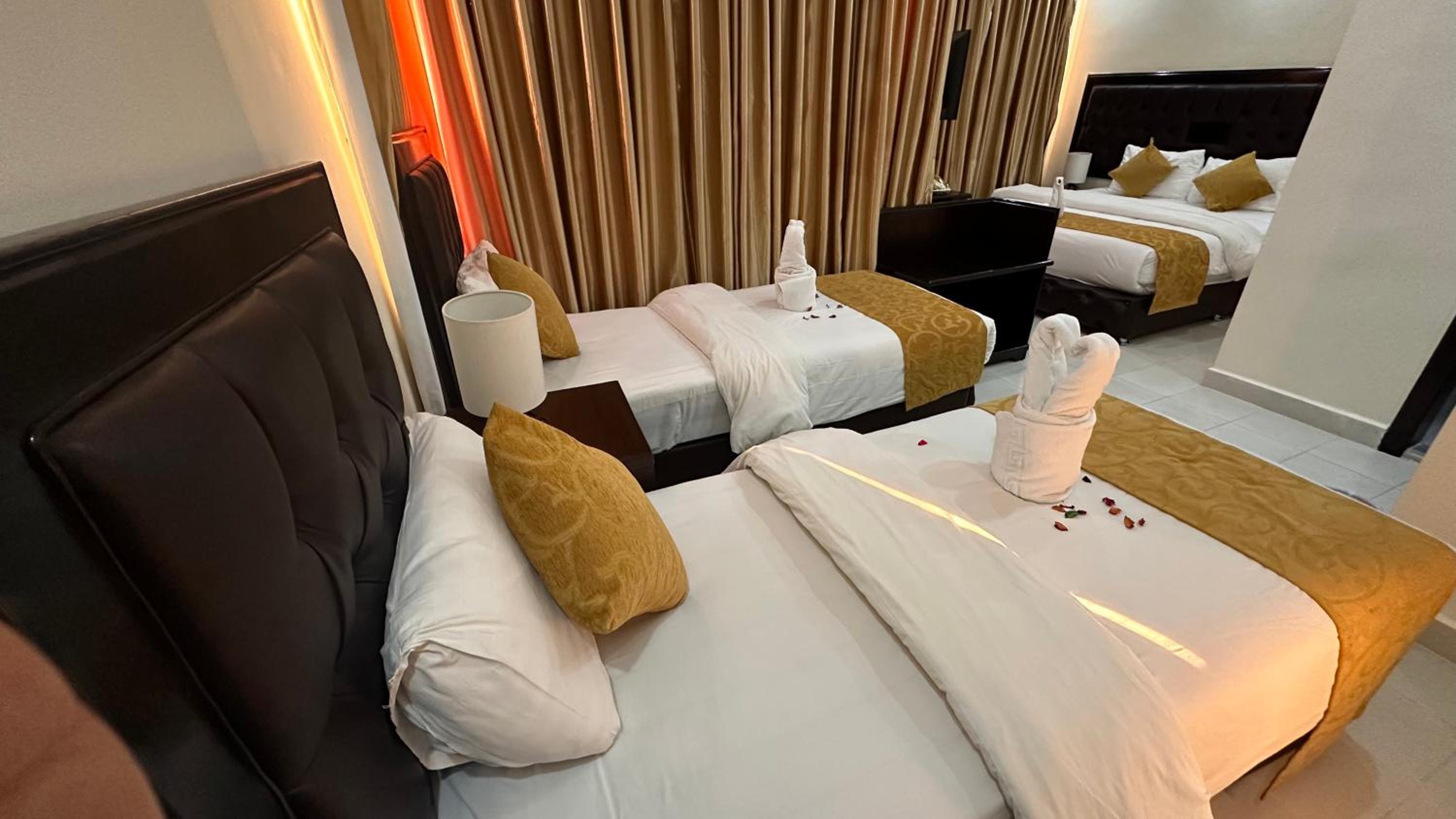 Quadruple Room - Photo 1