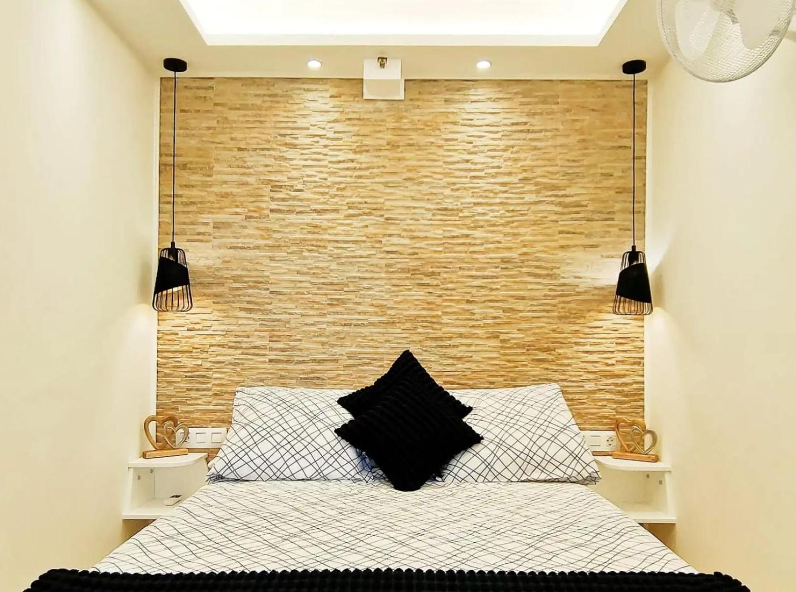 Apartamento de una habitación con vista al mar y balcón.