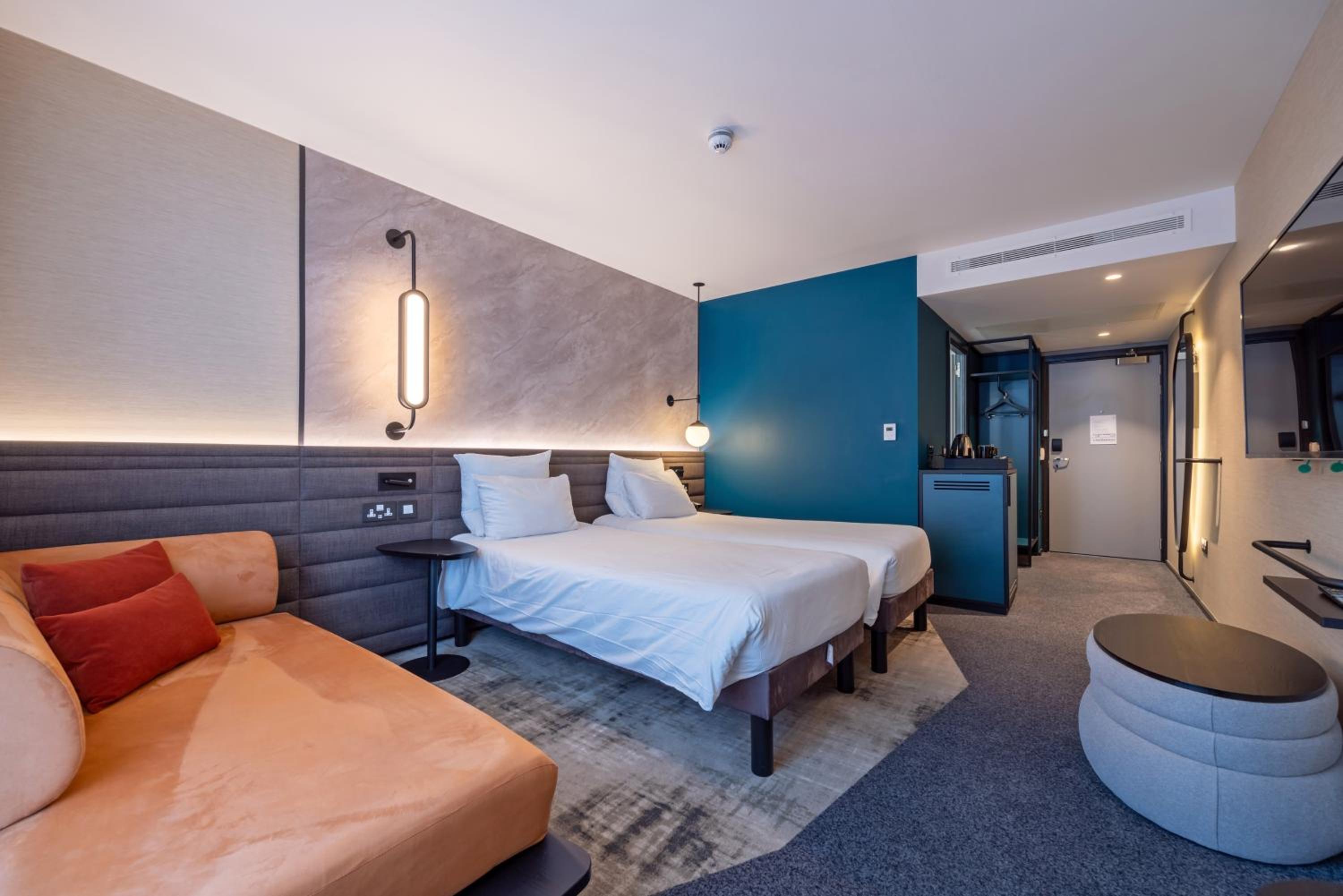 Standard Twin Room - Photo 2