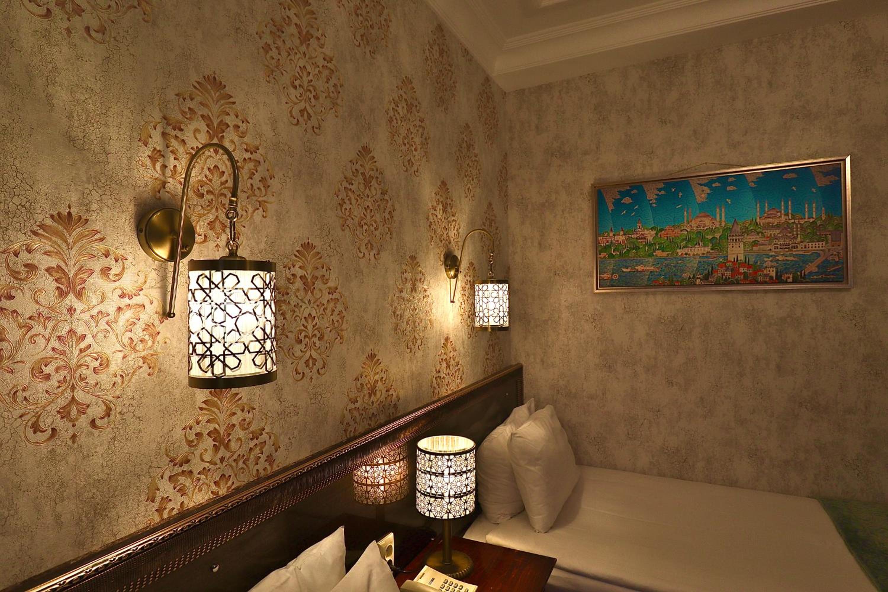 Superior Family Room photo 3