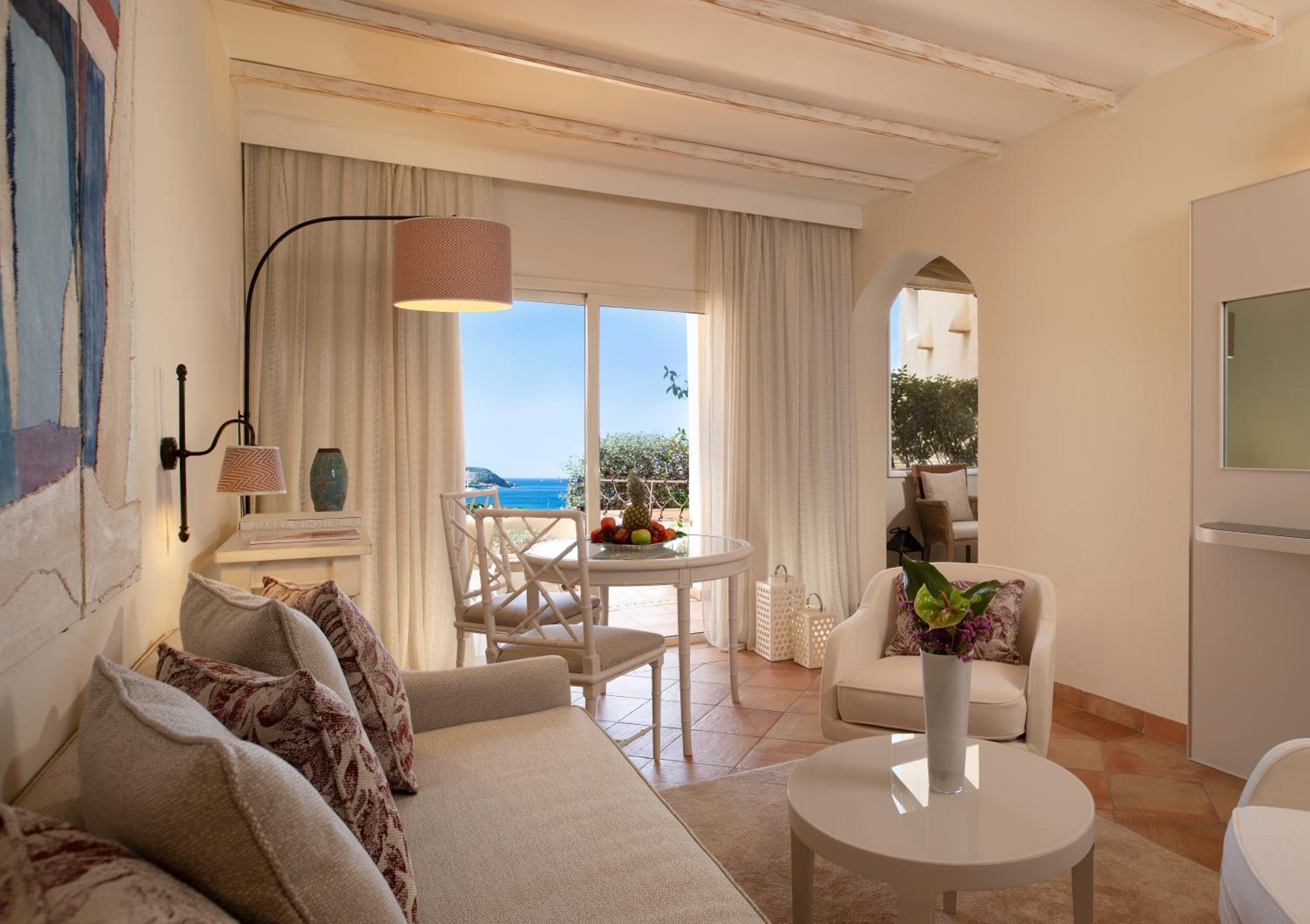 Luxury Suite - Photo 6