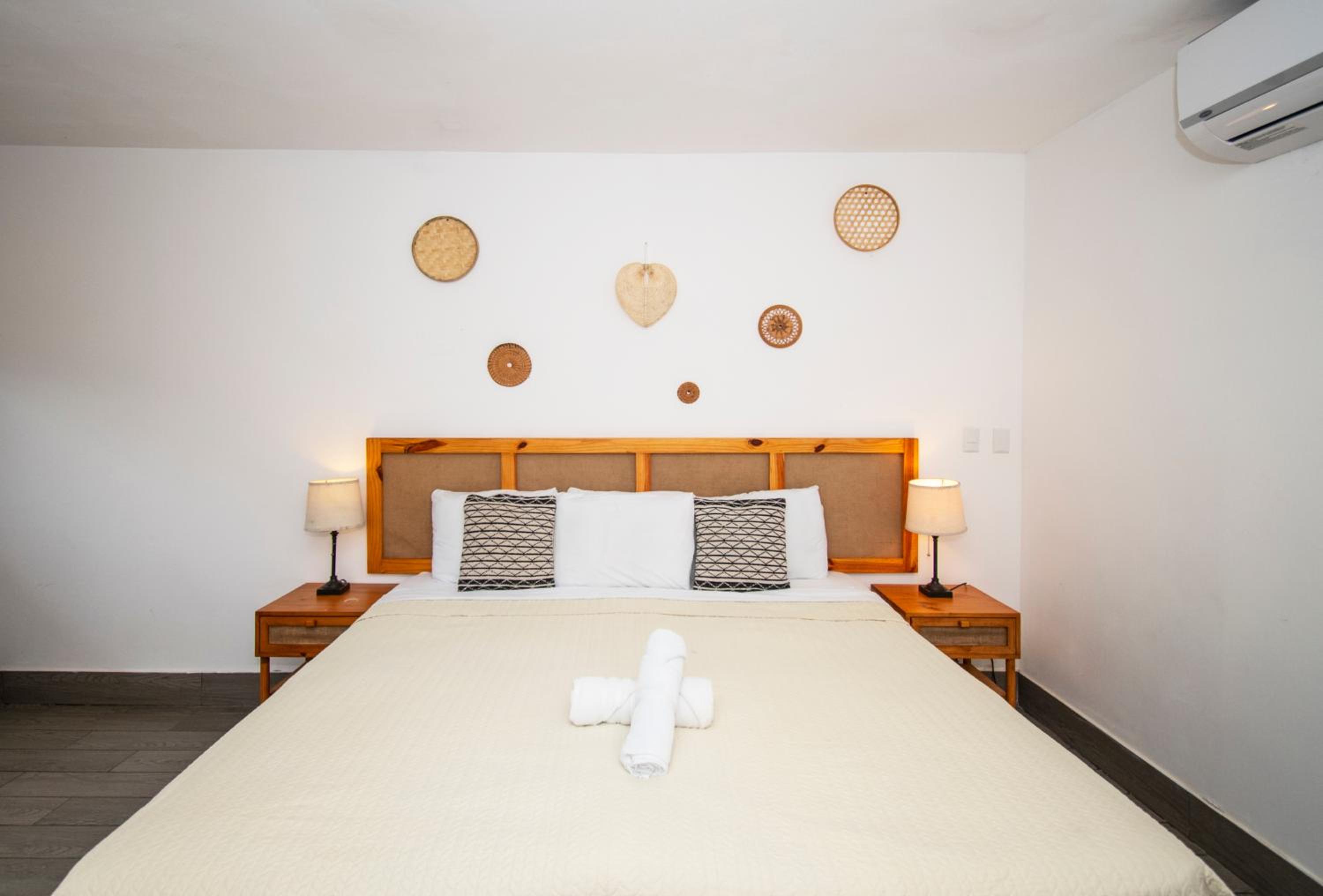Deluxe Double or Twin Room with Pool Access photo 3
