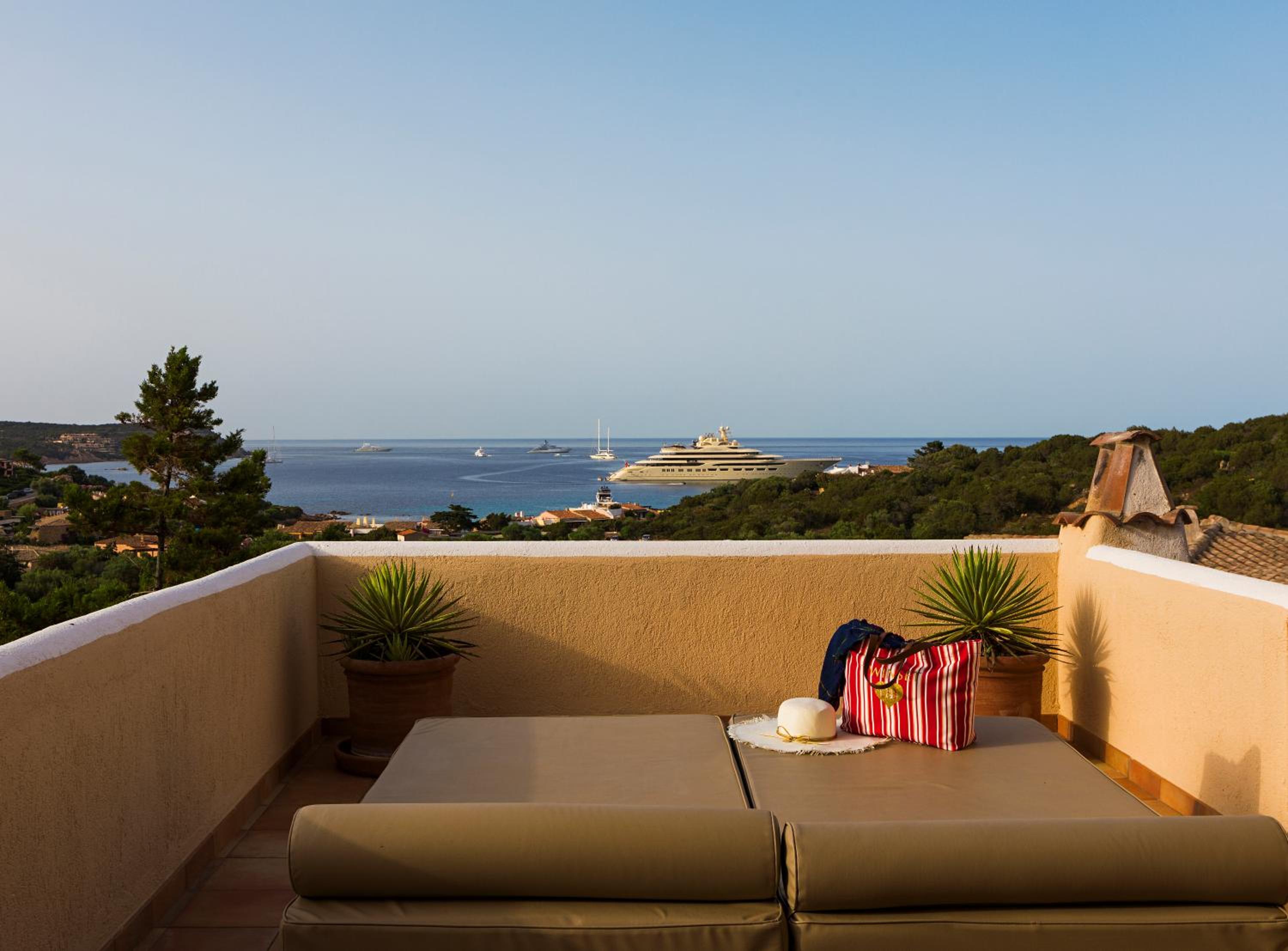 Luxury Suite - Photo 7