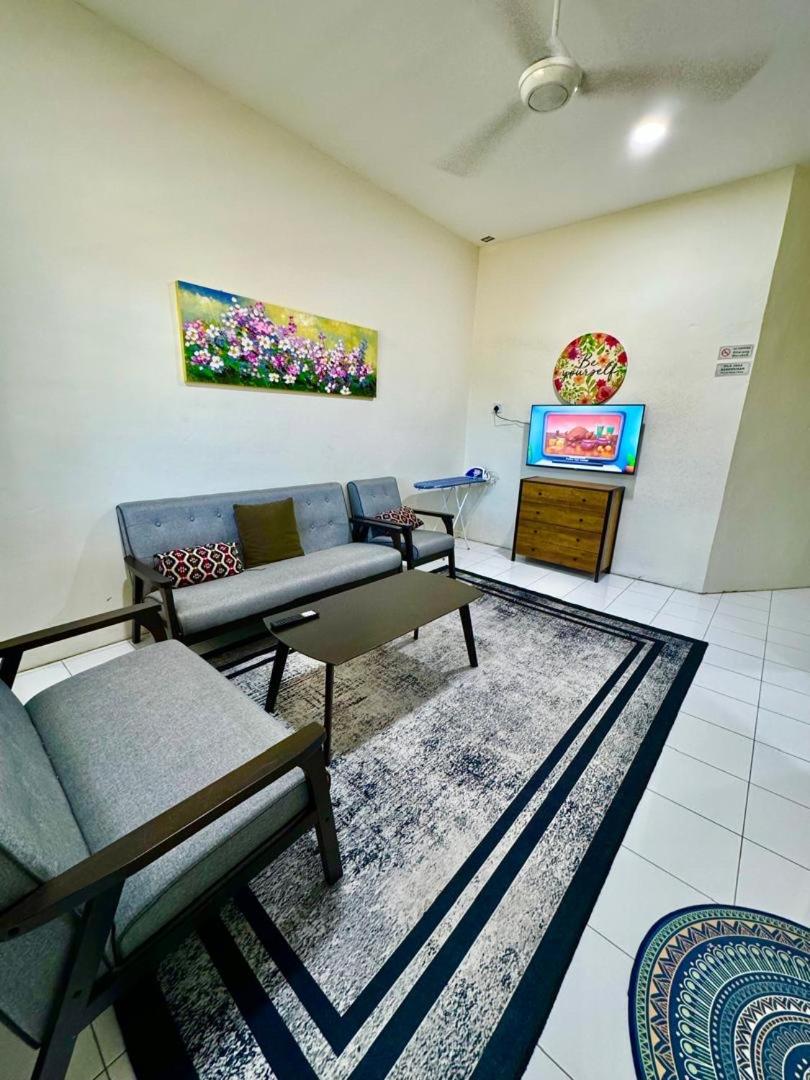 Three-Bedroom House photo 2