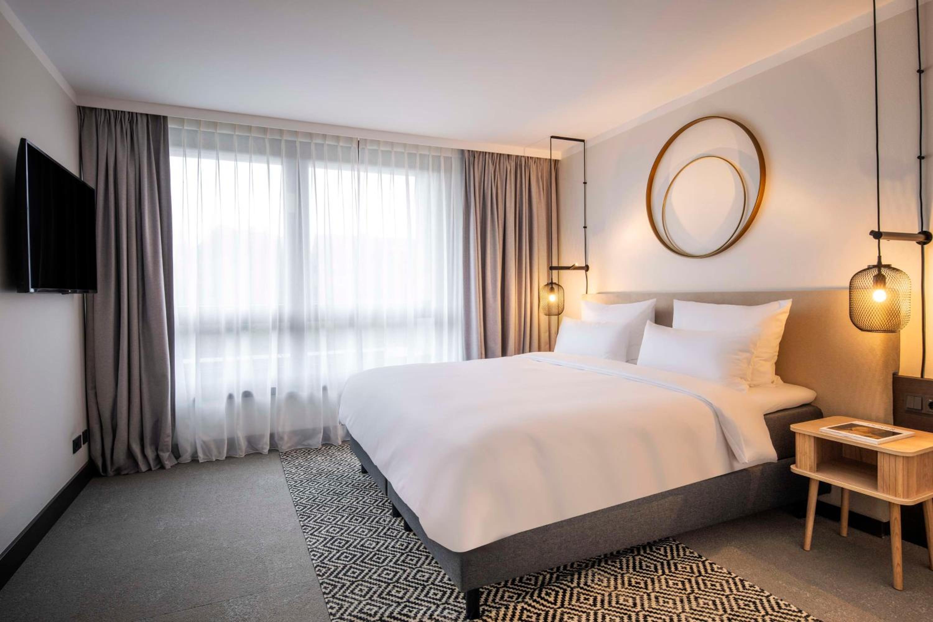 Junior Suite with Balcony thumbnail 5