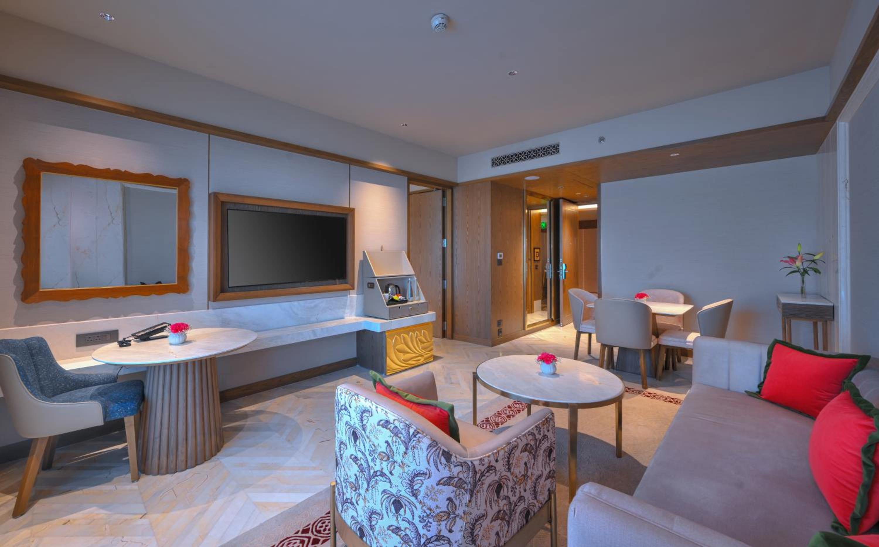 Deluxe Suite with 15% discount on food, beverages, laundry and spa - Photo 3