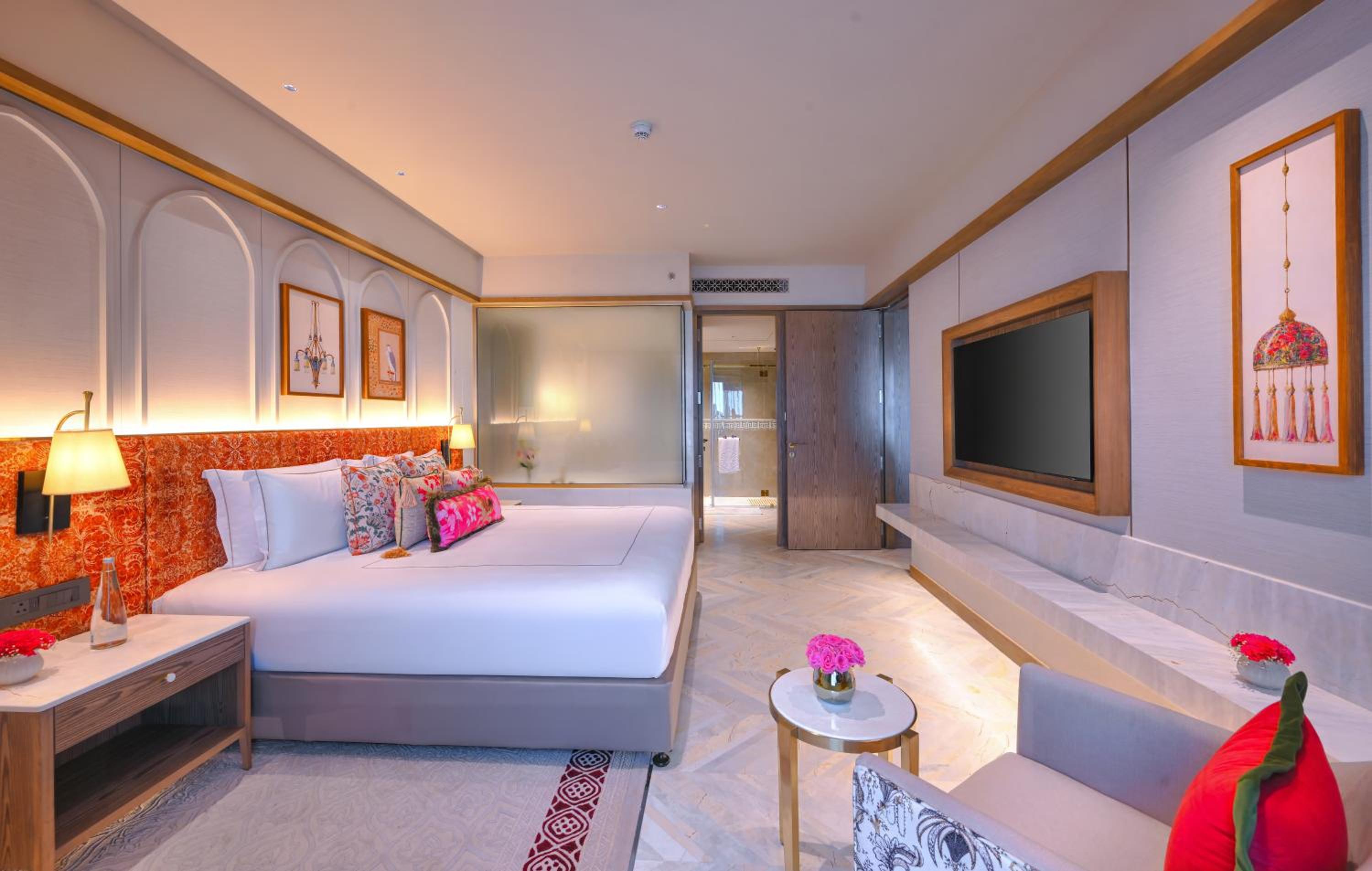 Deluxe Suite with 15% discount on food, beverages, laundry and spa - Photo 1