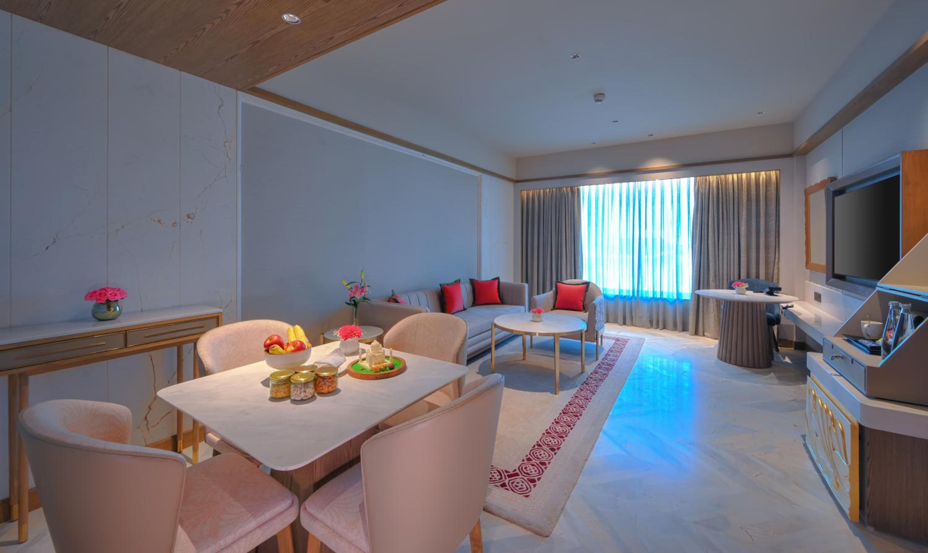 Deluxe Suite with 15% discount on food, beverages, laundry and spa - Photo 4