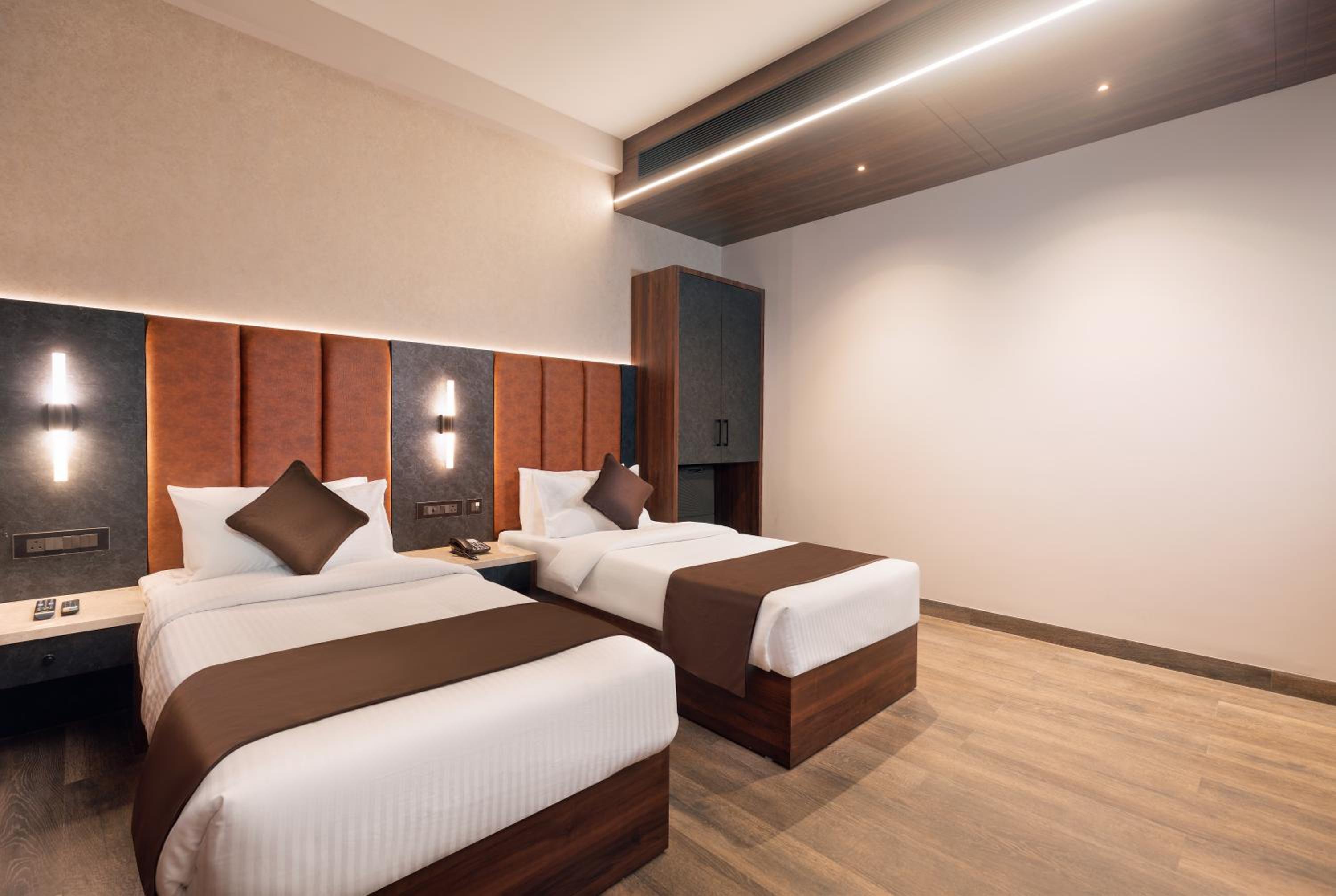 Executive Twin Room - Photo 10
