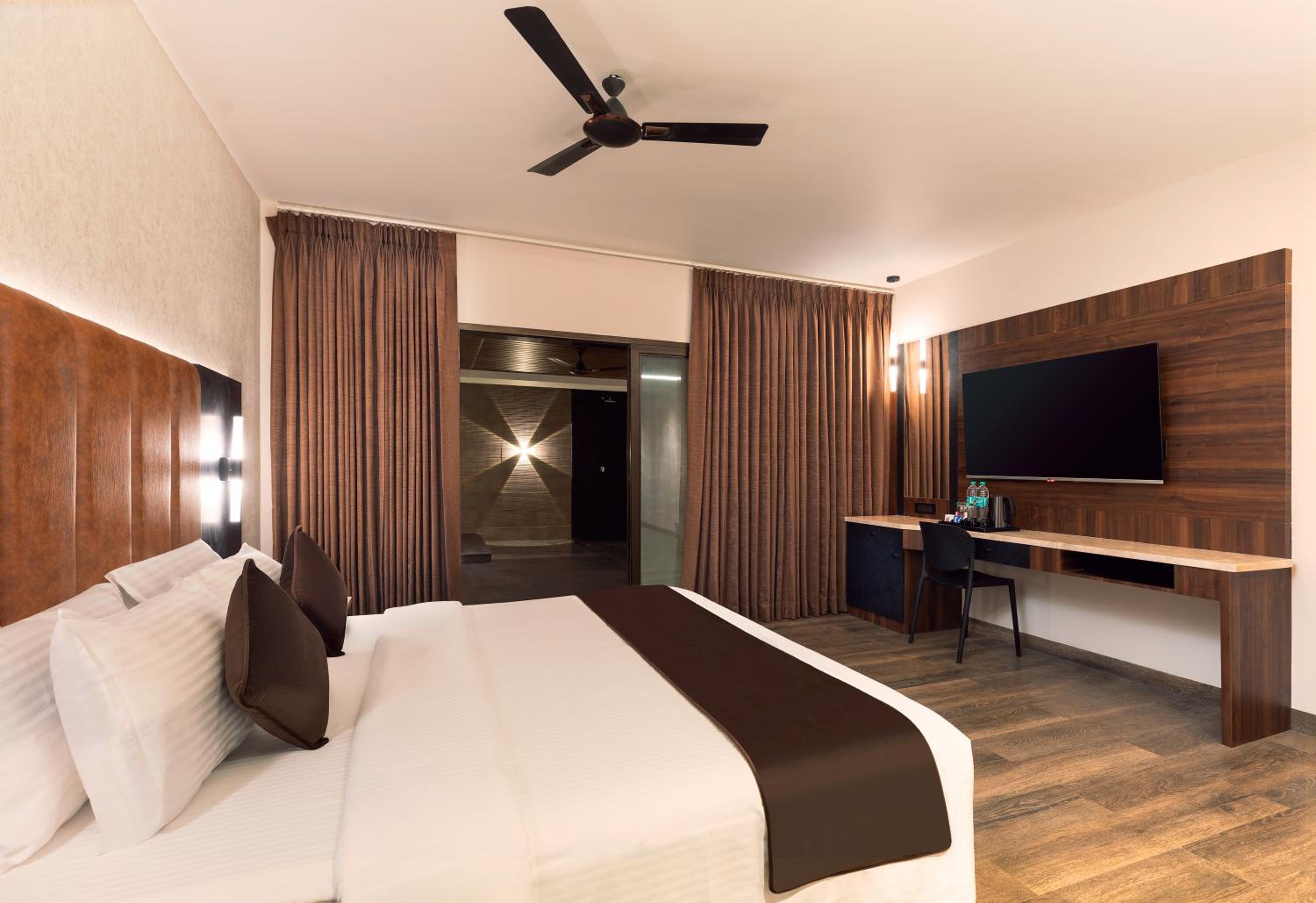 Presidential Suite with Pool photo 3