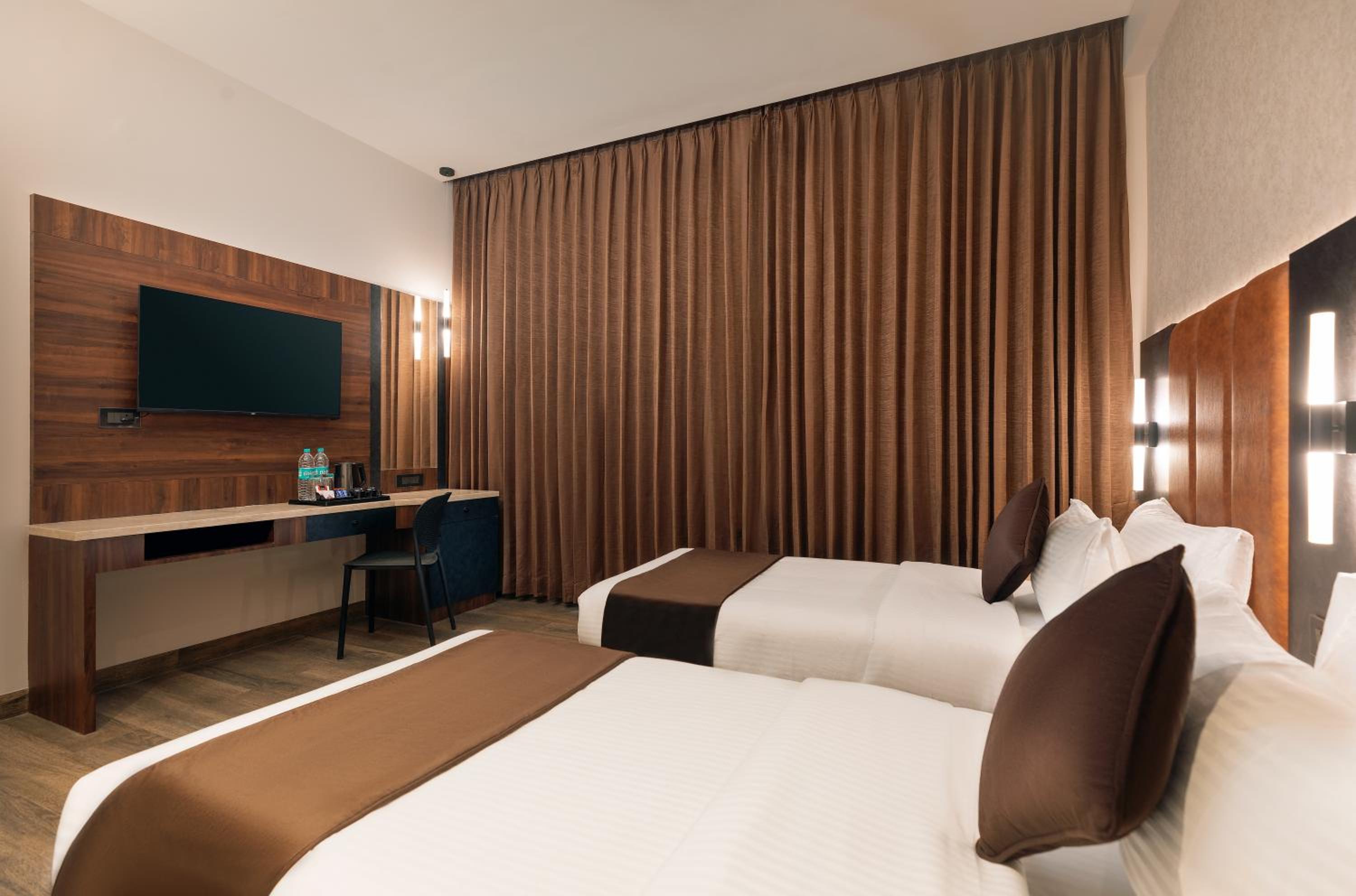 Executive Twin Room - Photo 7