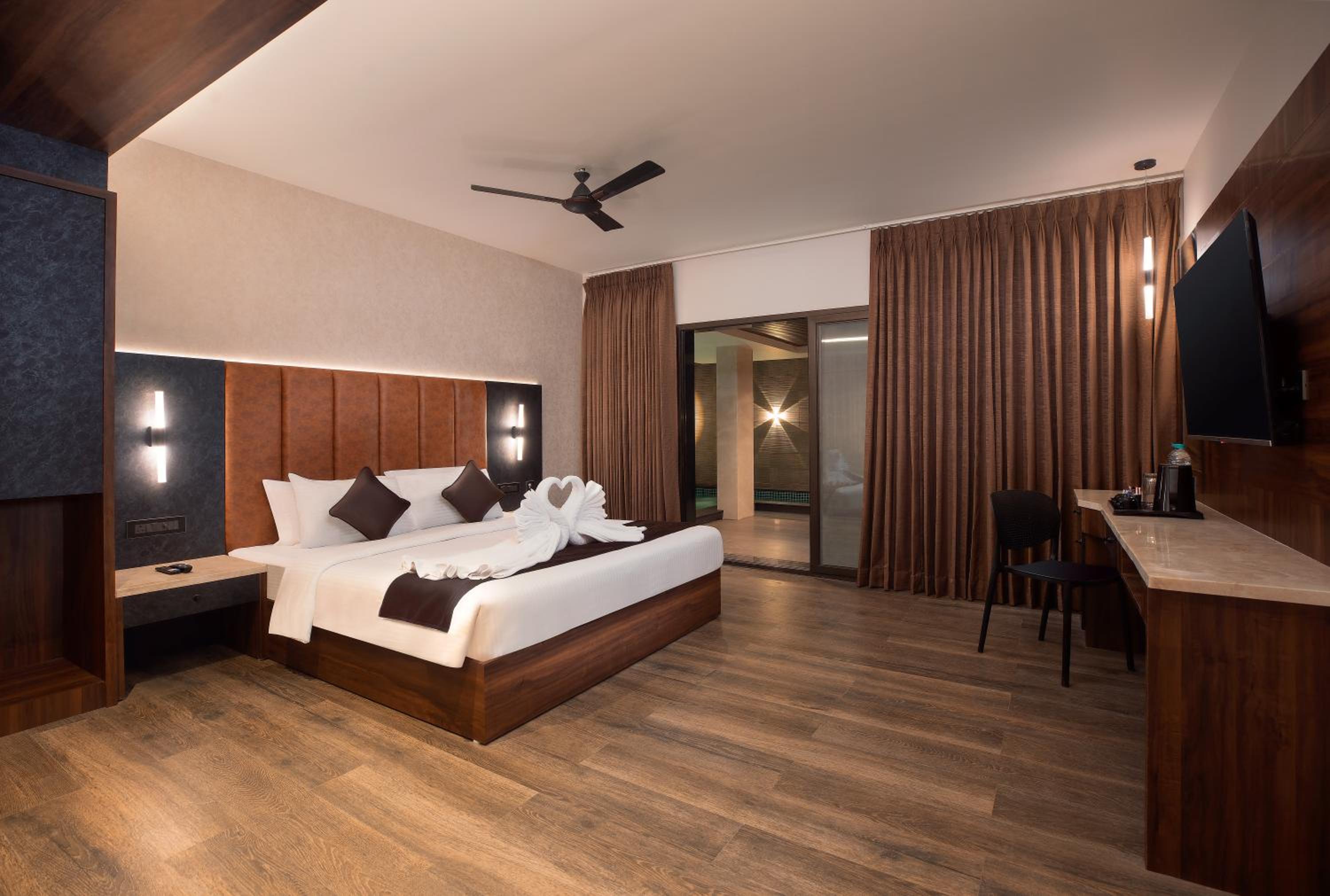 Presidential Suite with Pool photo 2