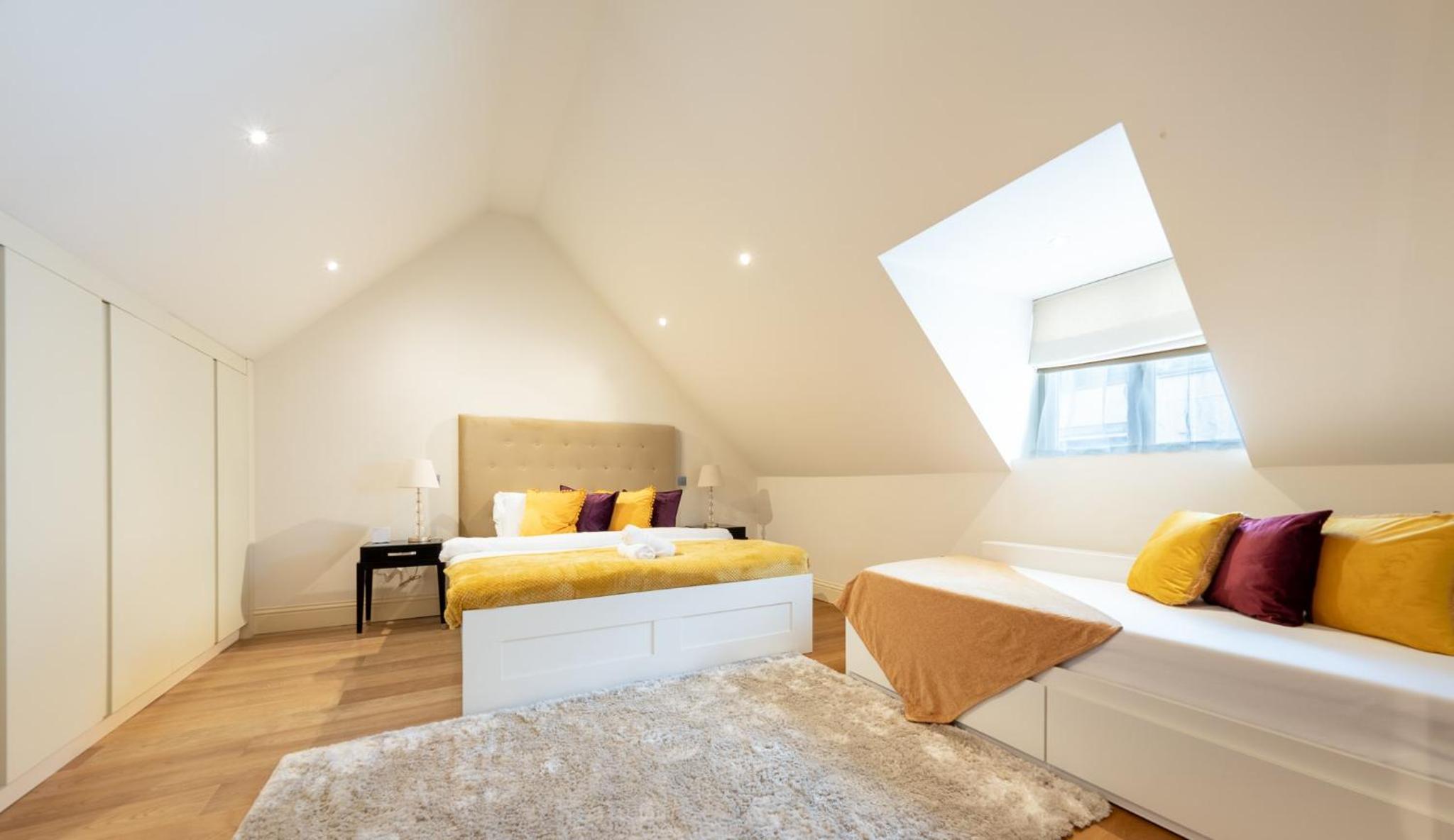 Three-Bedroom House photo 3