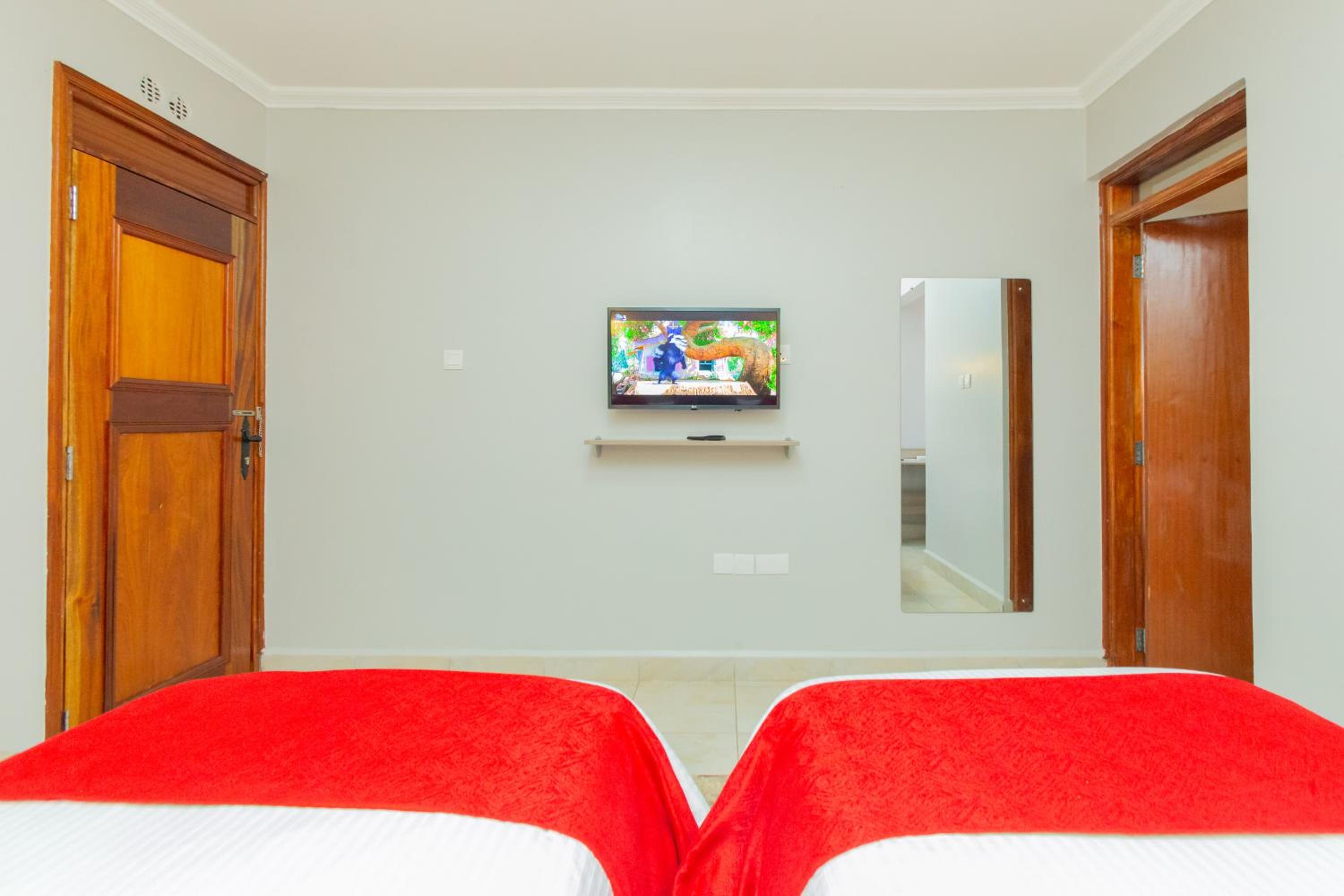 Standard Twin Room - Photo 3