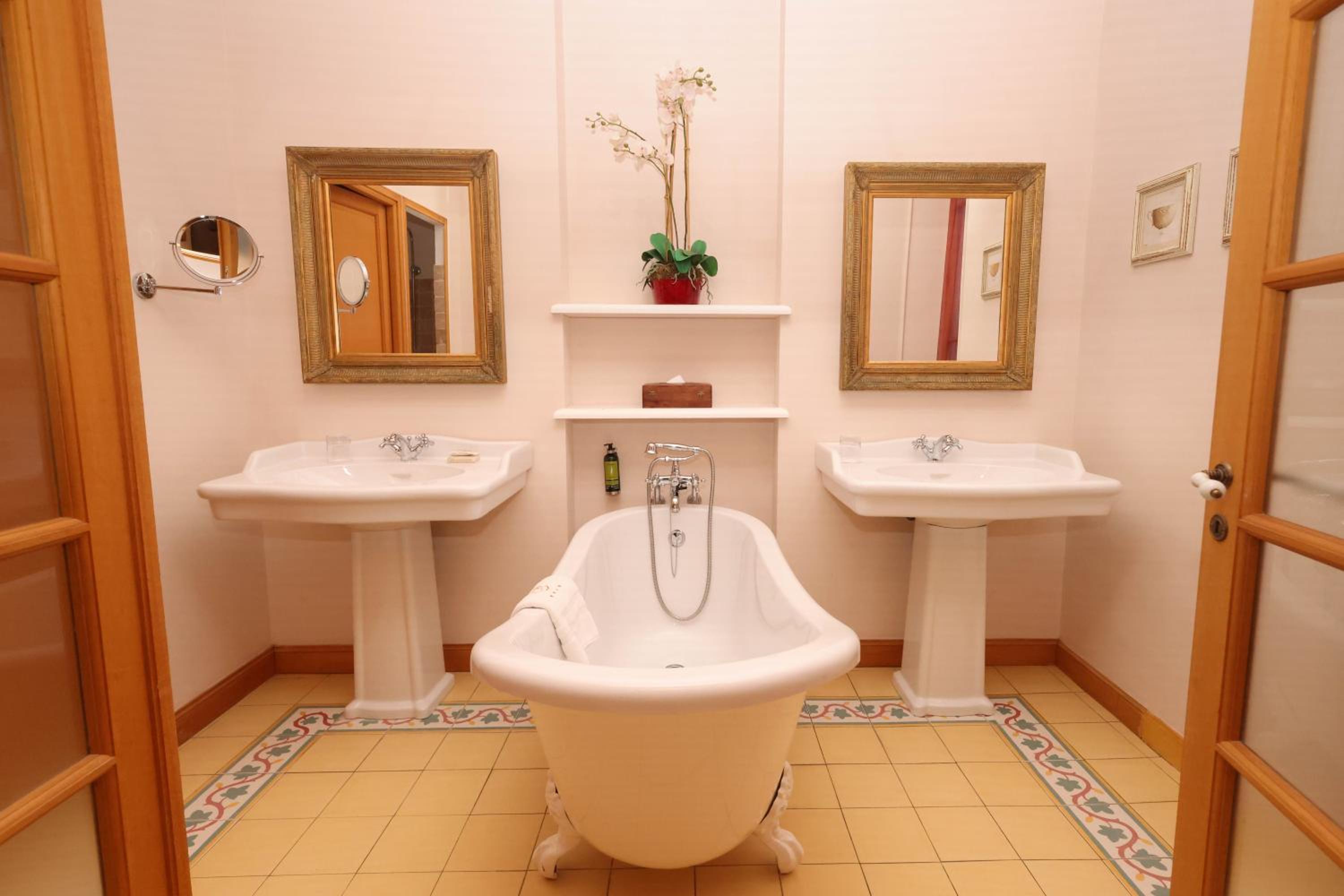 Superior Queen Room - Photo 7