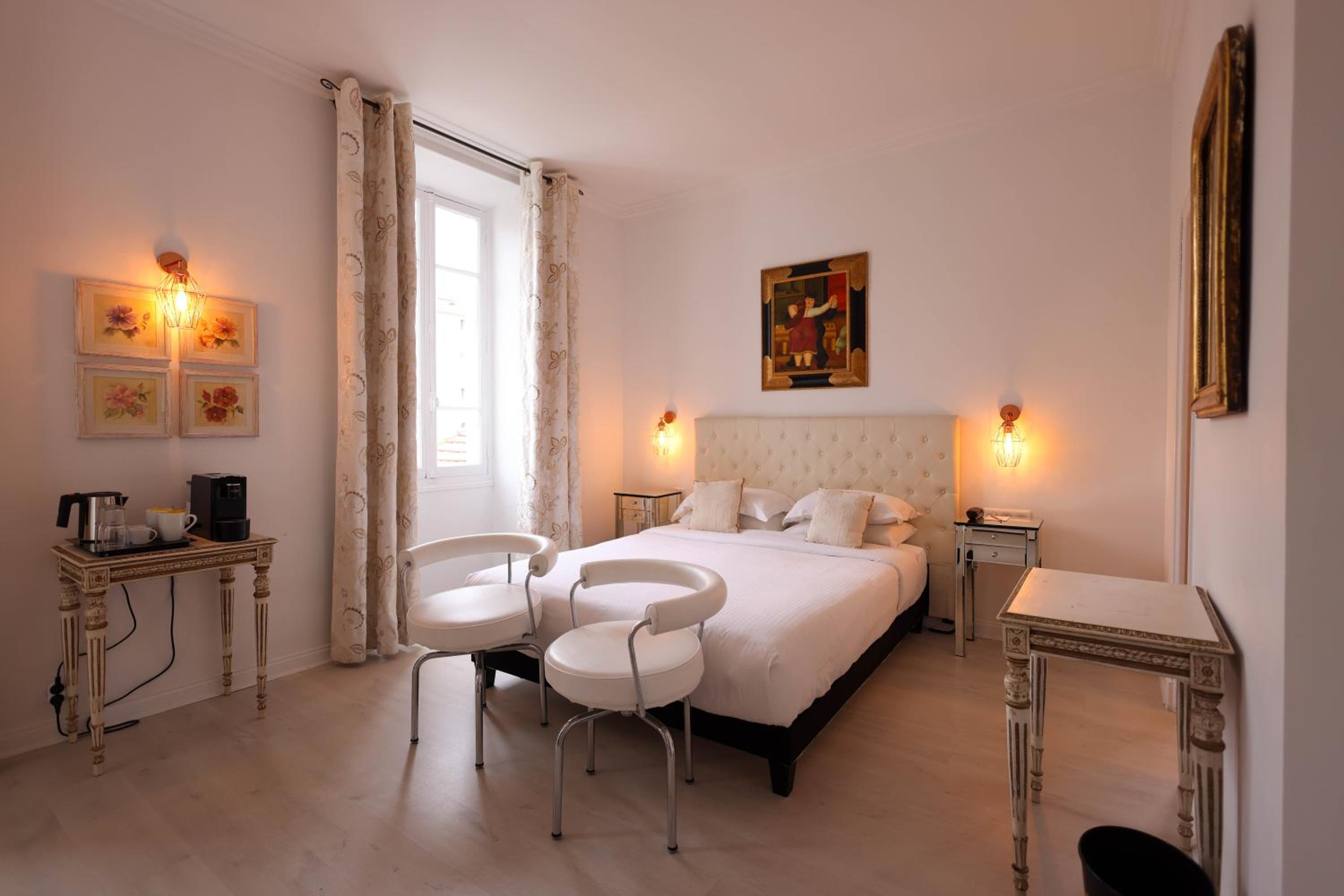 Comfort Room - Photo 2