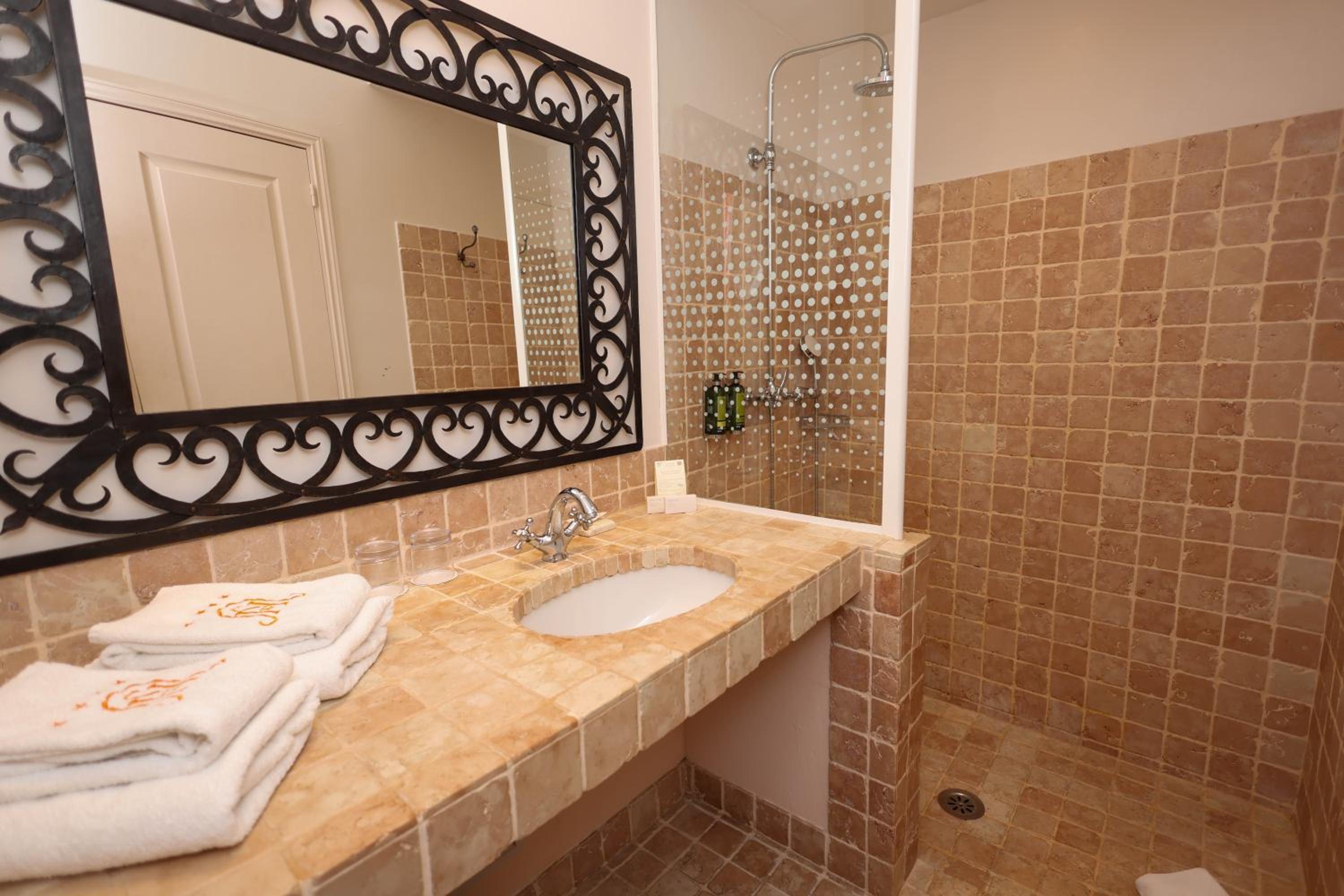 Comfort Room - Photo 3