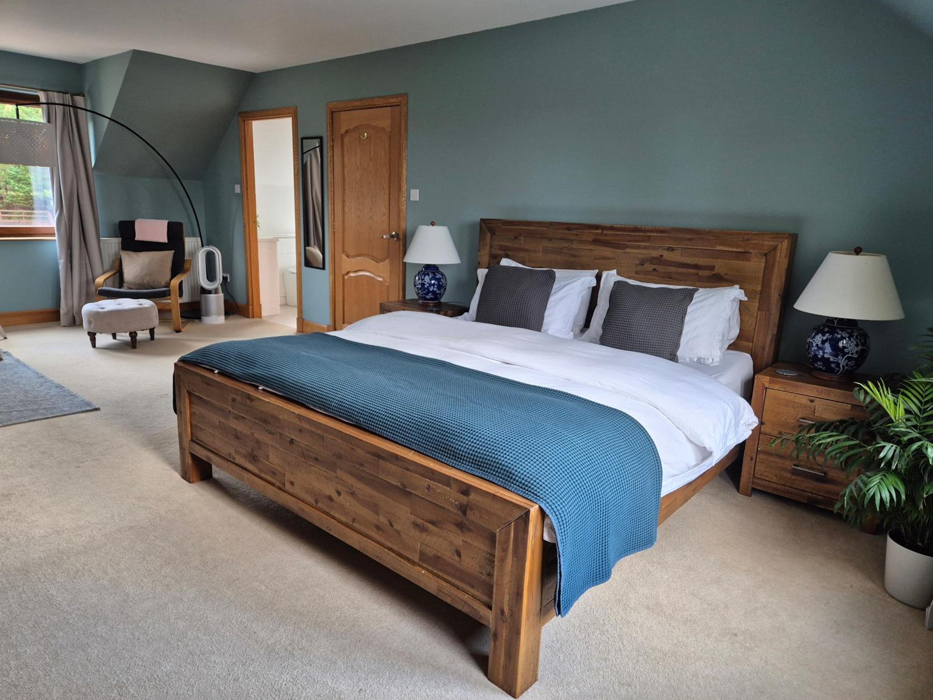 Deluxe King Room photo 1