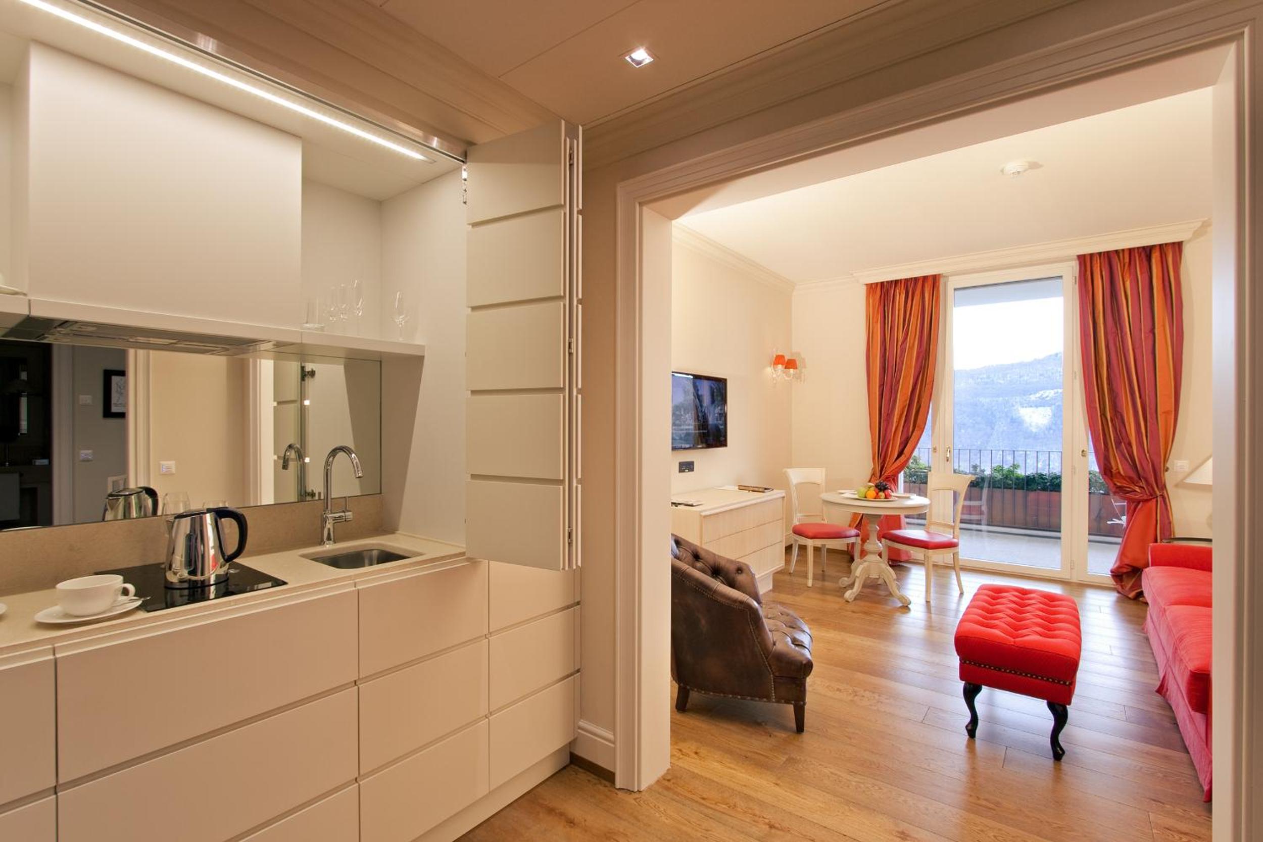 Deluxe Suite with Spa Access  - Photo 3
