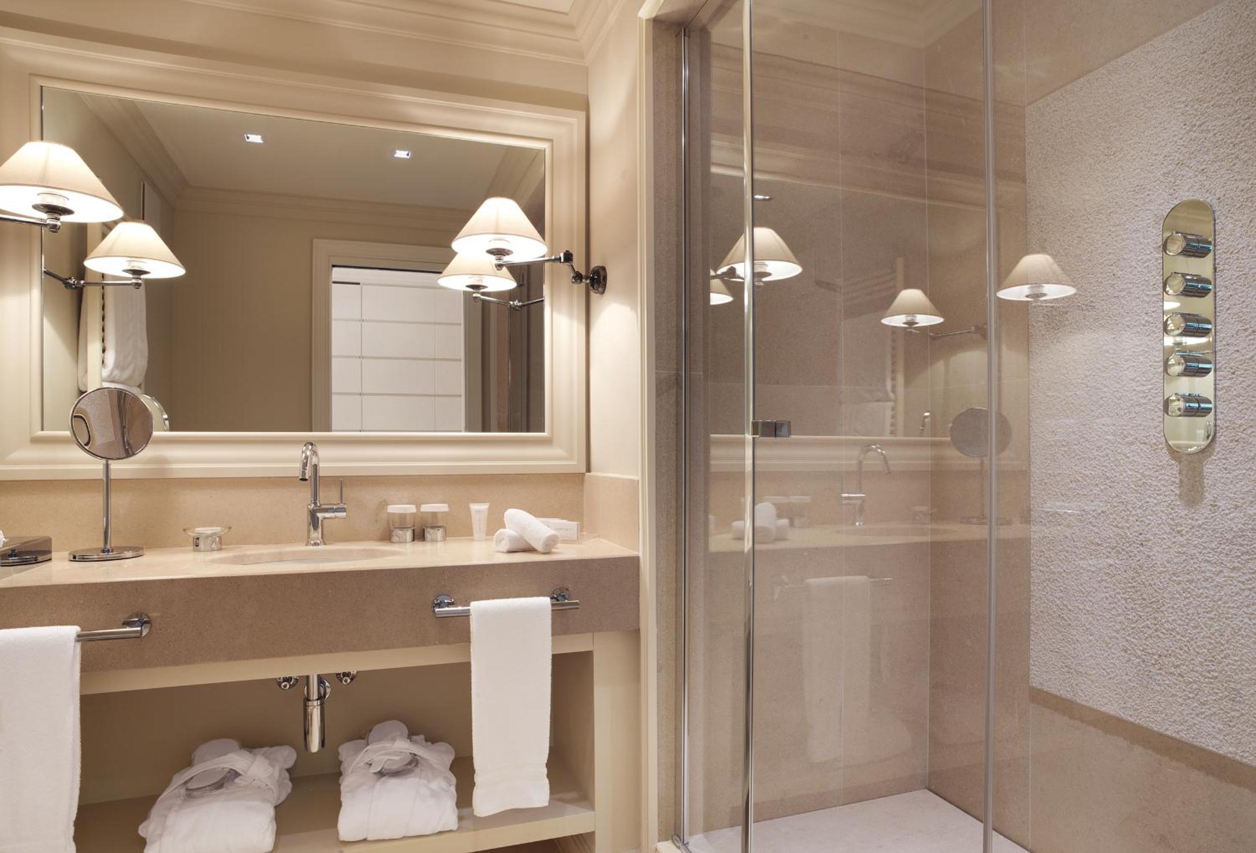 Deluxe Suite with Spa Access  - Photo 6