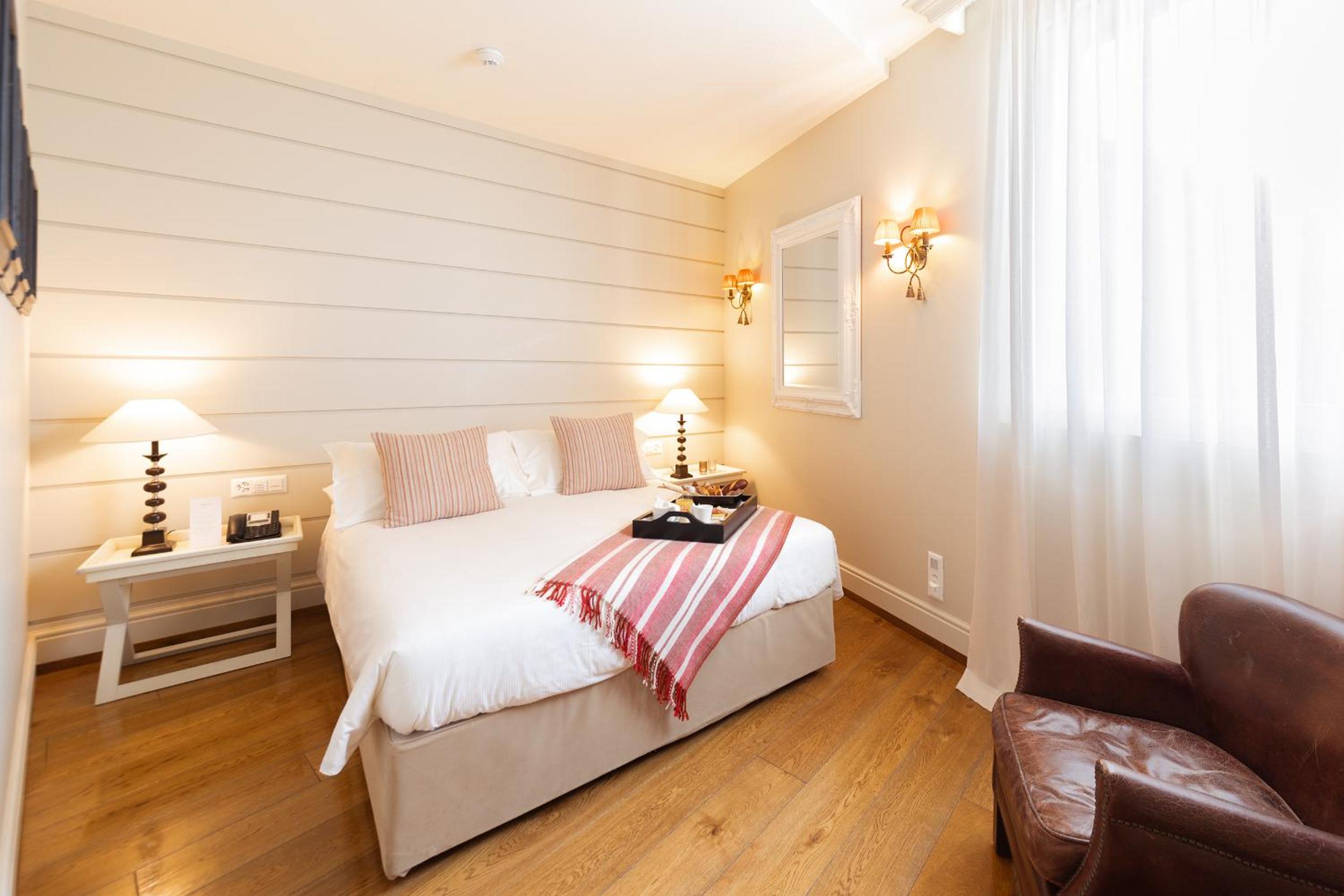 Junior Suite with Spa Access - Photo 2