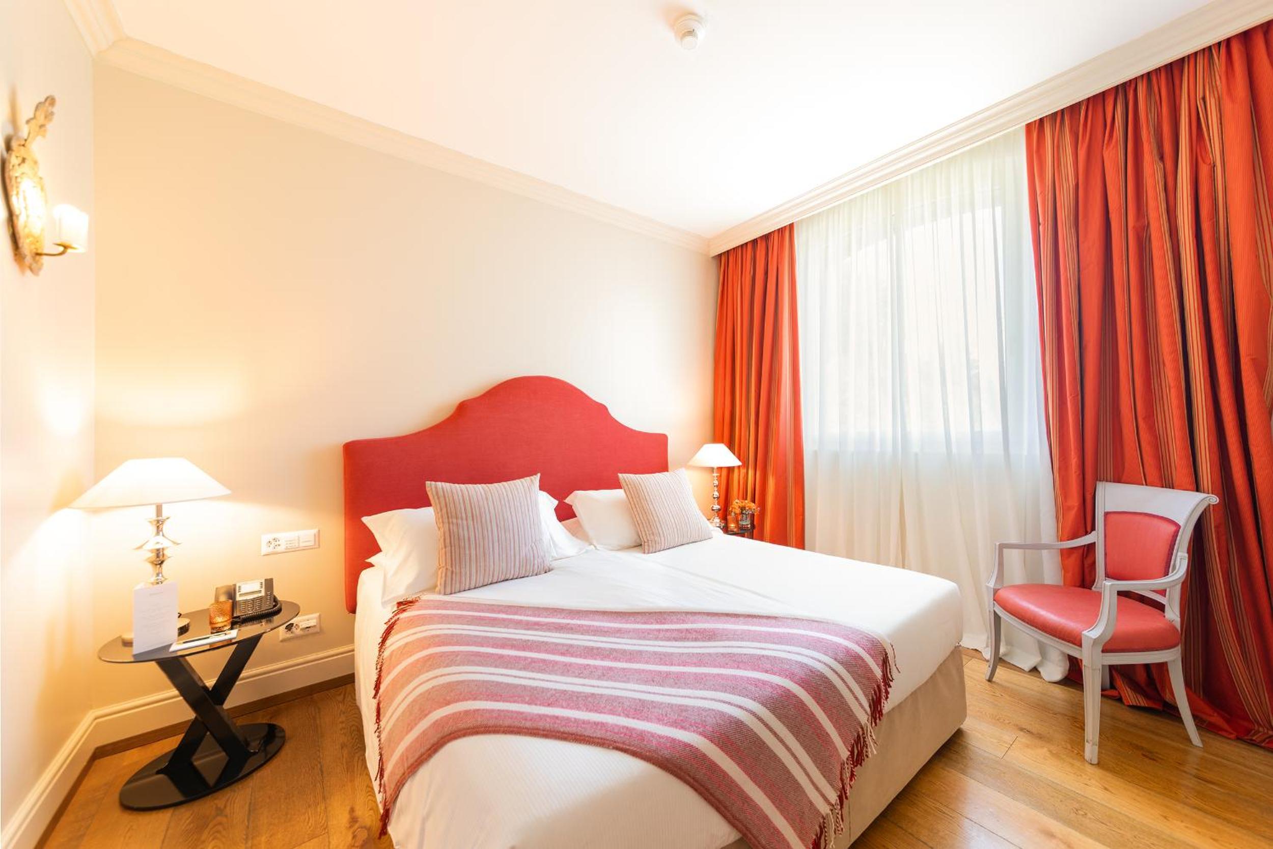 Junior Suite with Spa Access - Photo 3