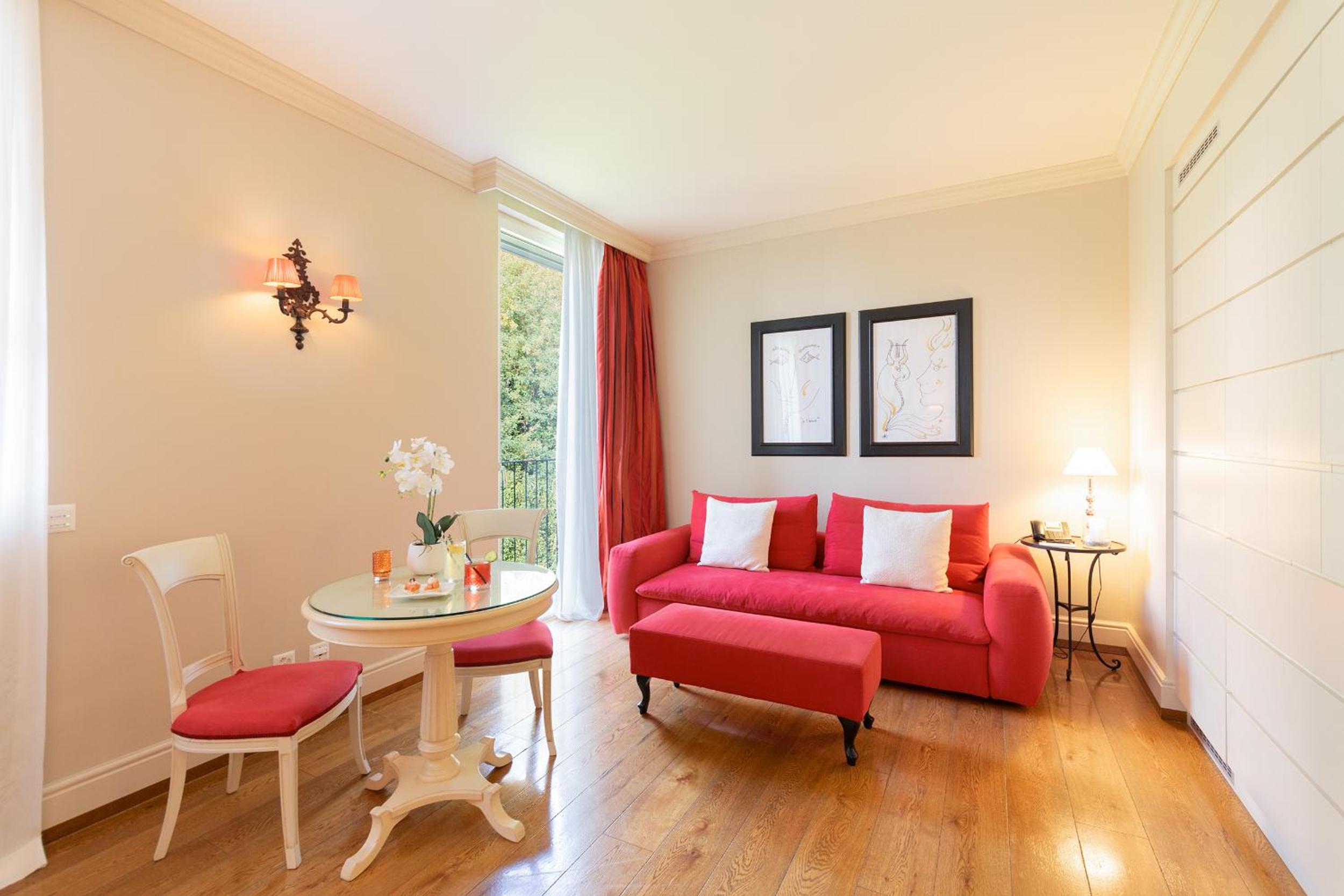 Junior Suite with Spa Access - Photo 4