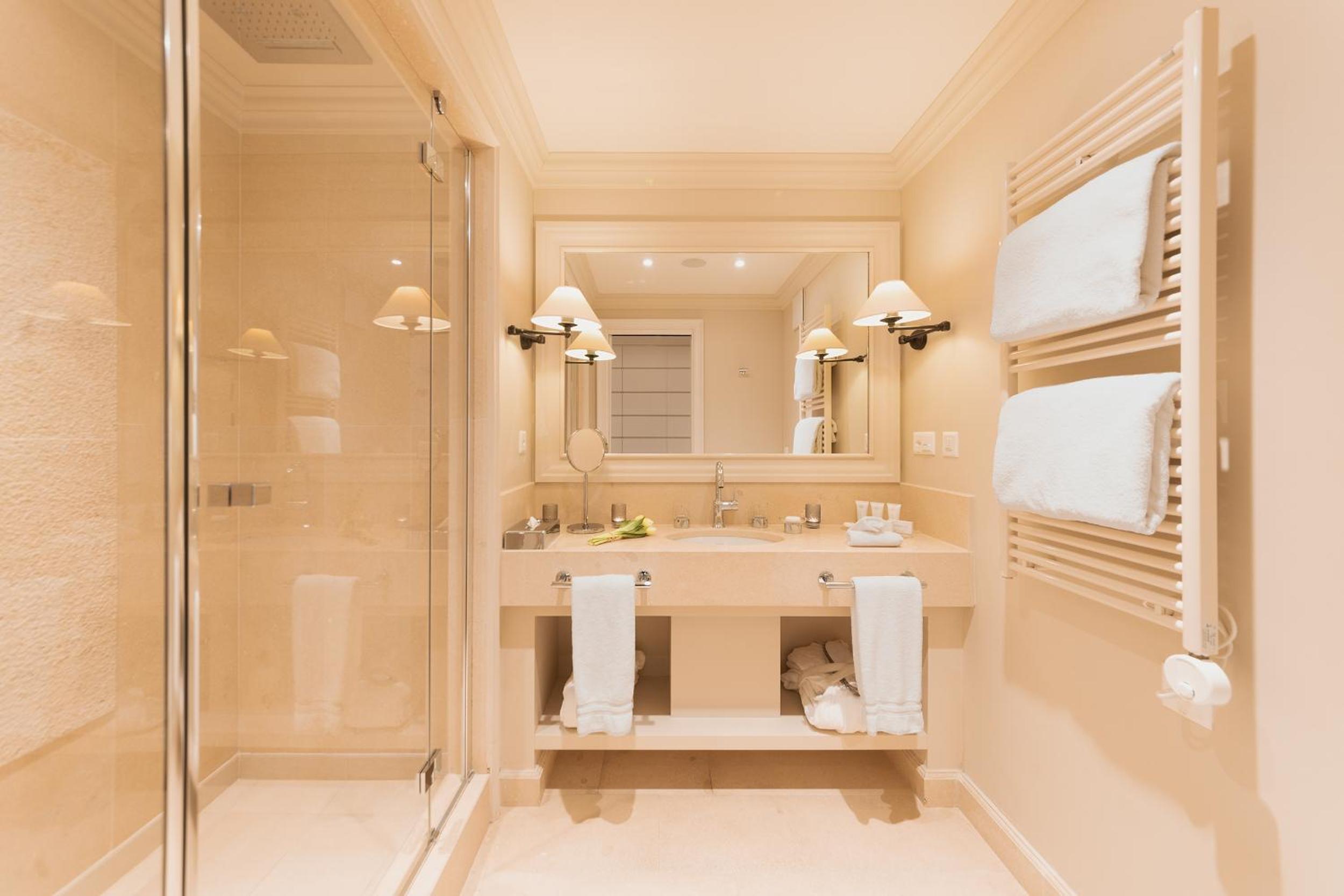 Superior Double or Twin Room with Spa Access - Photo 7