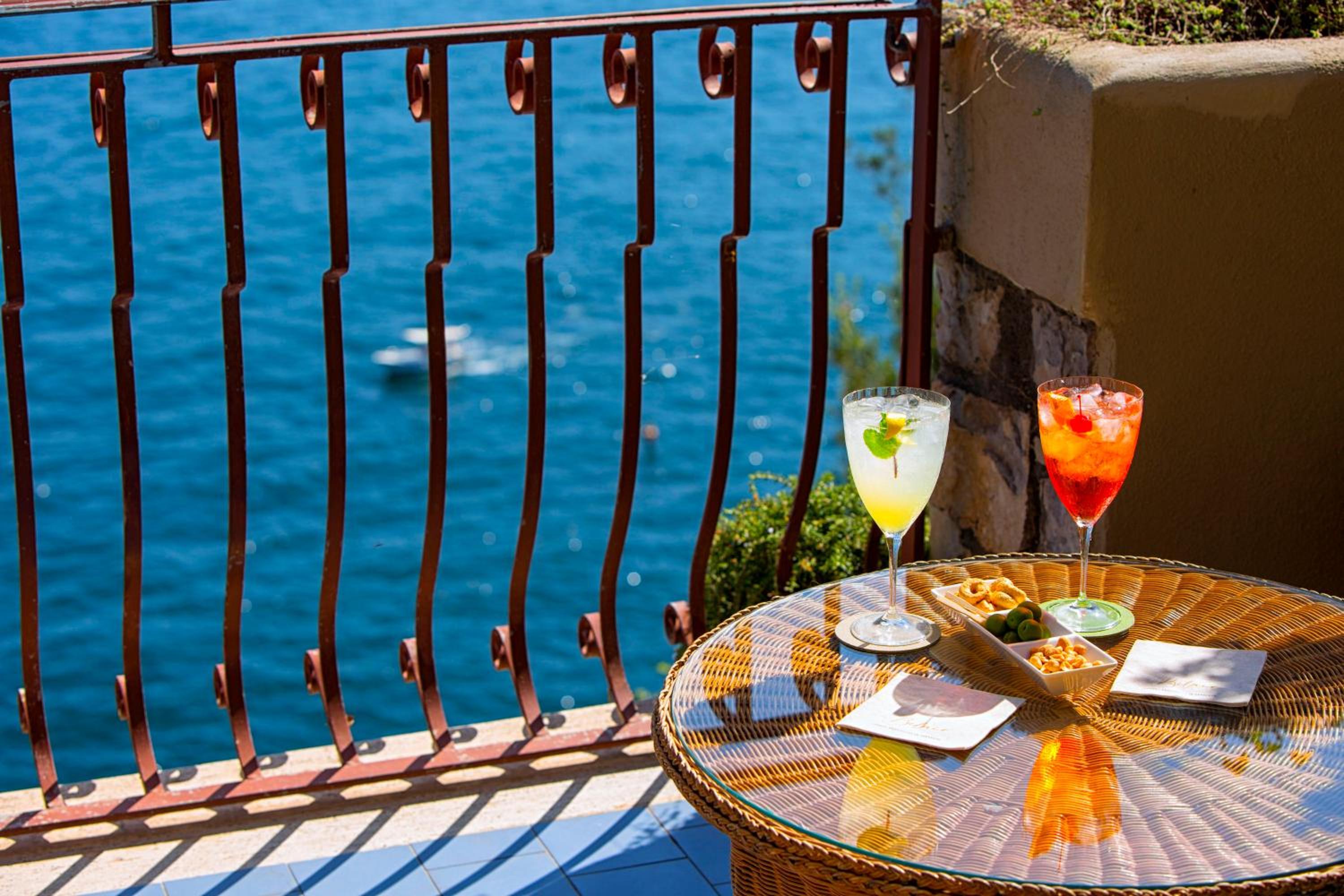 Deluxe Junior Suite with Terrace and Sea View - Photo 12
