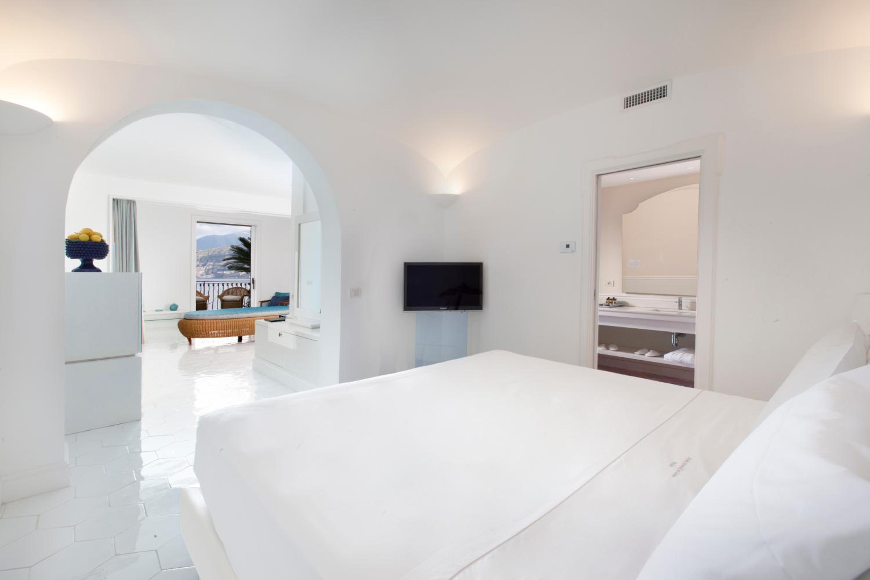 King Suite with Spa Bath with Terrace and Sea View - Photo 9