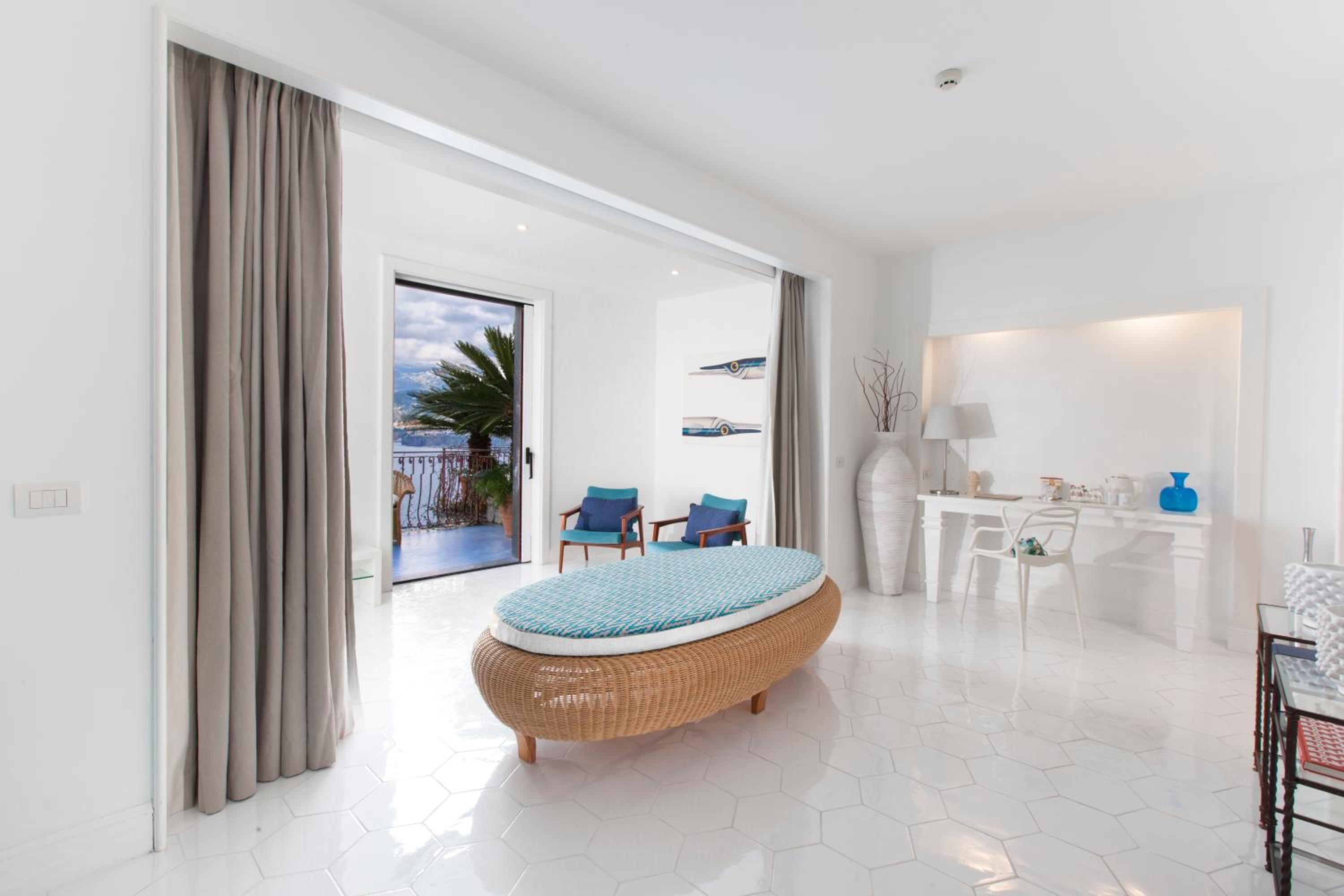 King Suite with Spa Bath with Terrace and Sea View - Photo 16
