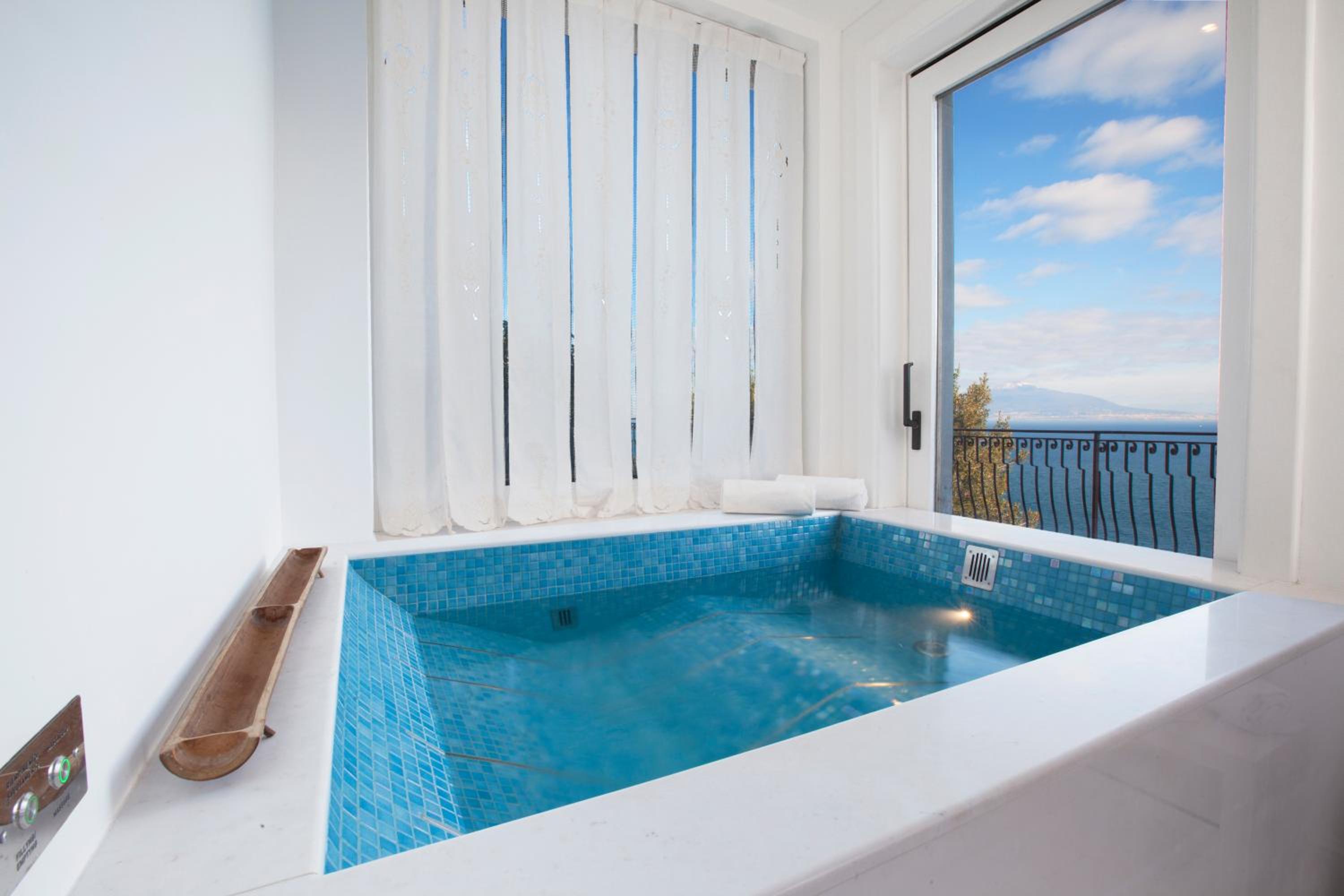 King Suite with Spa Bath with Terrace and Sea View - Photo 19
