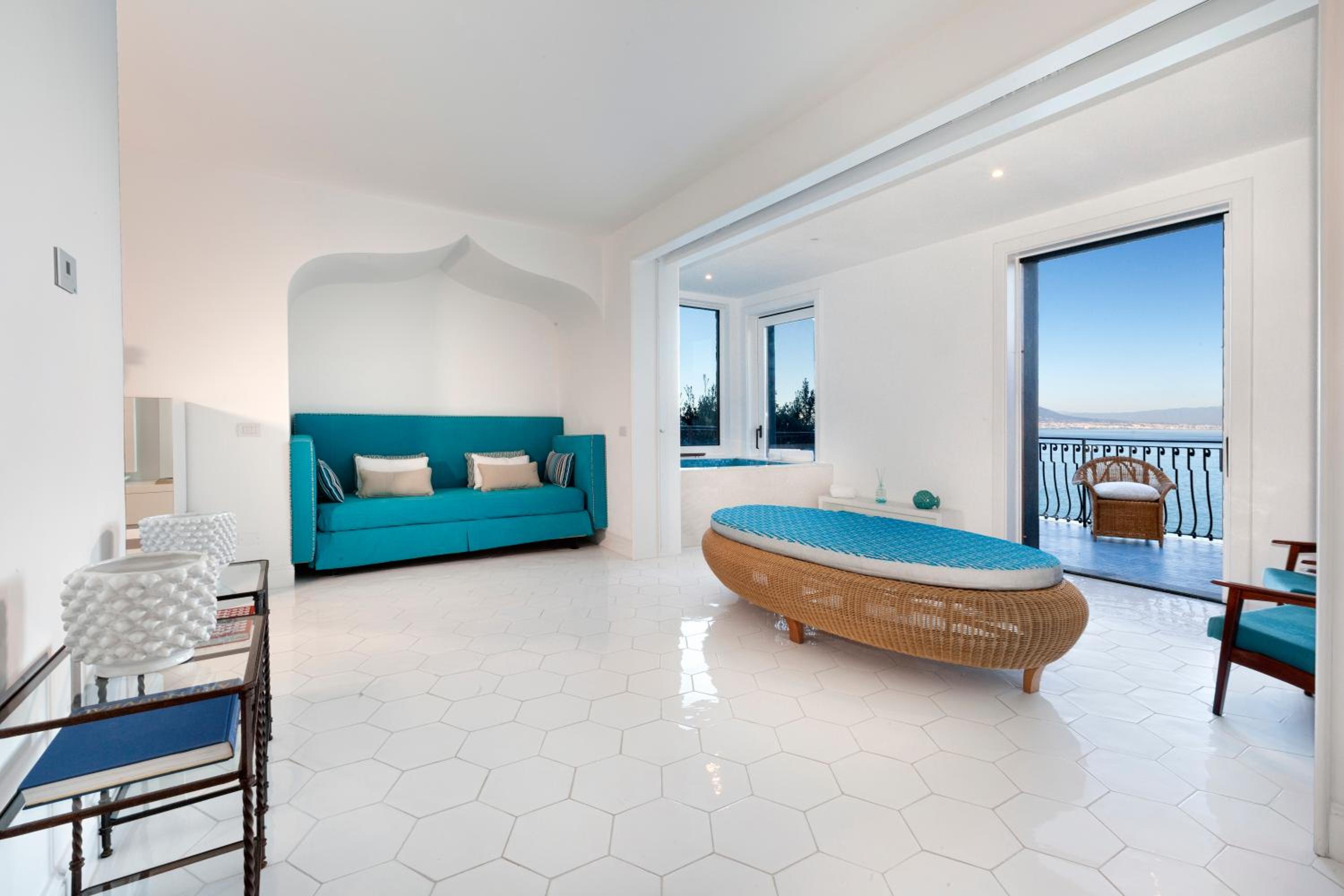 King Suite with Spa Bath with Terrace and Sea View - Photo 18