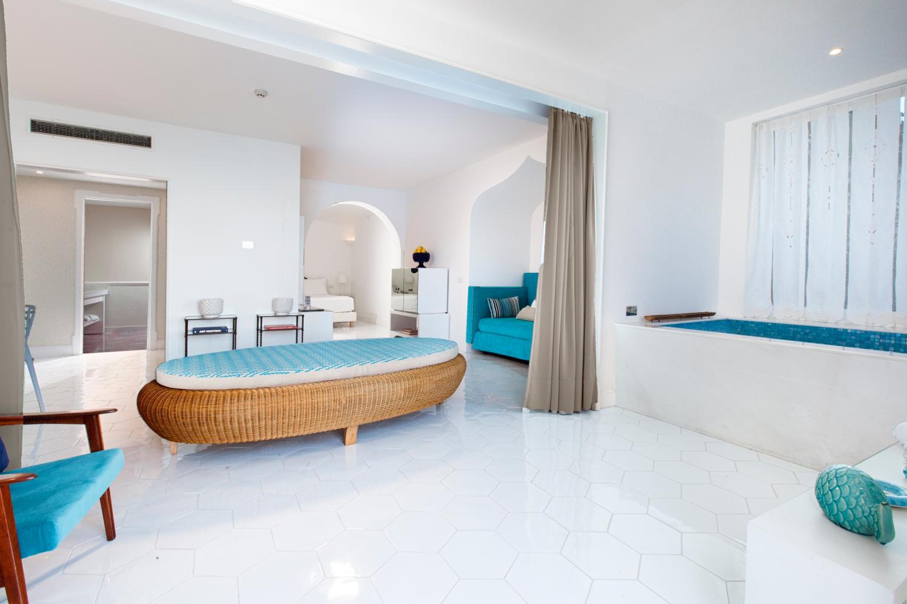 King Suite with Spa Bath with Terrace and Sea View - Photo 21