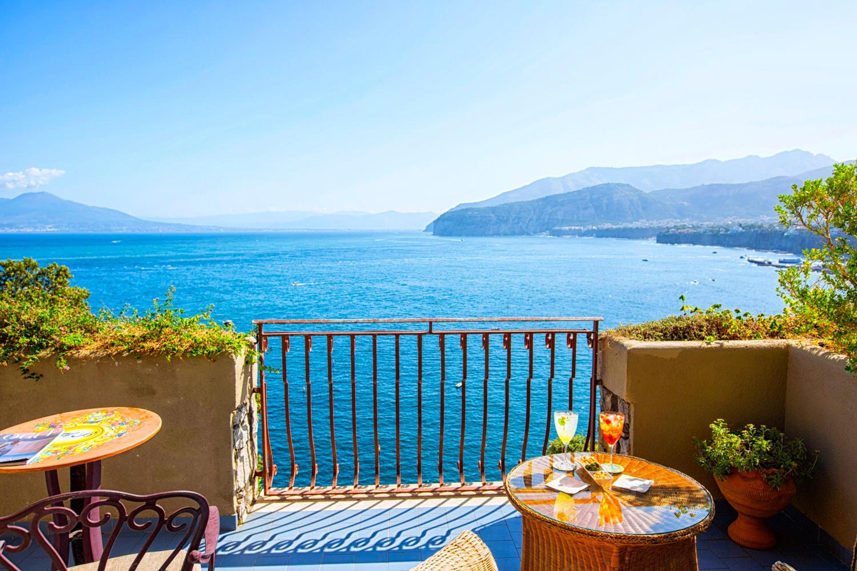 Deluxe Junior Suite with Terrace and Sea View - Photo 18