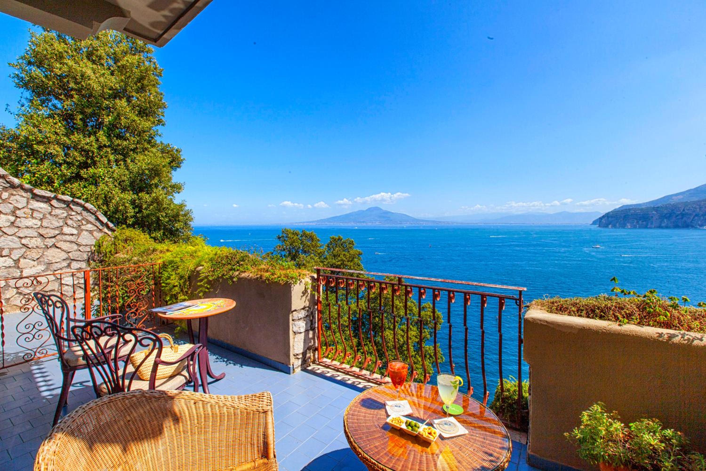 Deluxe Junior Suite with Terrace and Sea View - Photo 22
