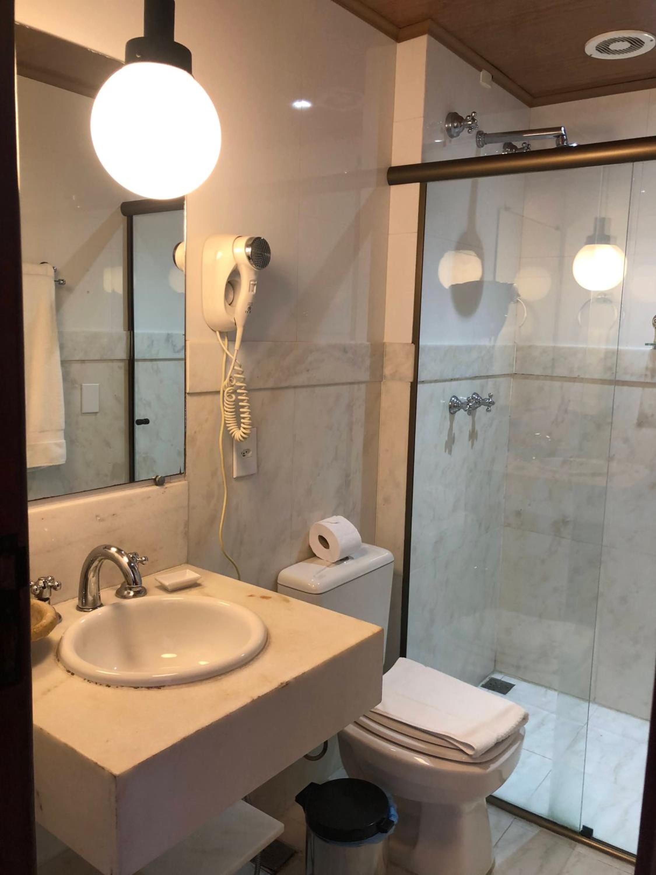 Standard Twin Room - Photo 9