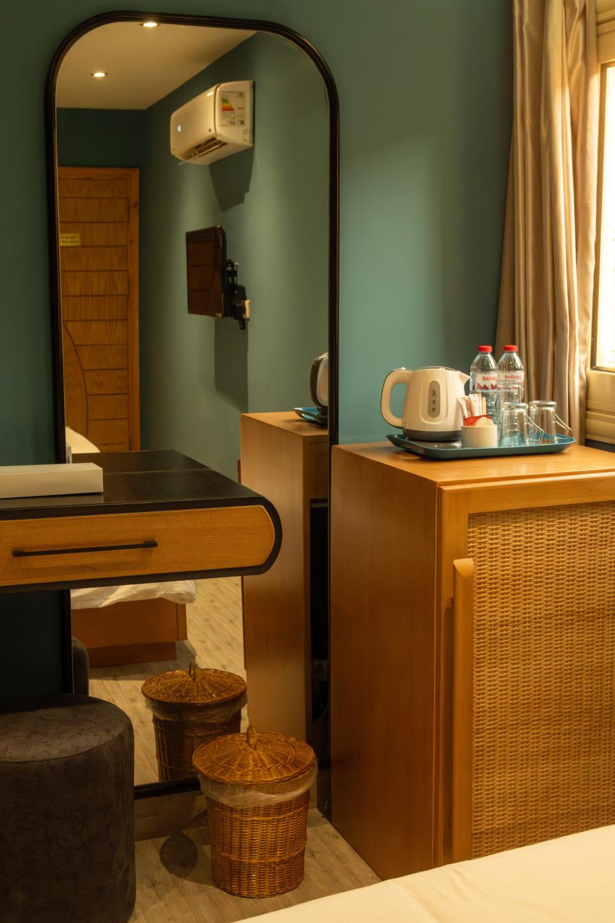Superior King Room with City View