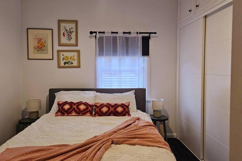 Three-Bedroom House photo 2